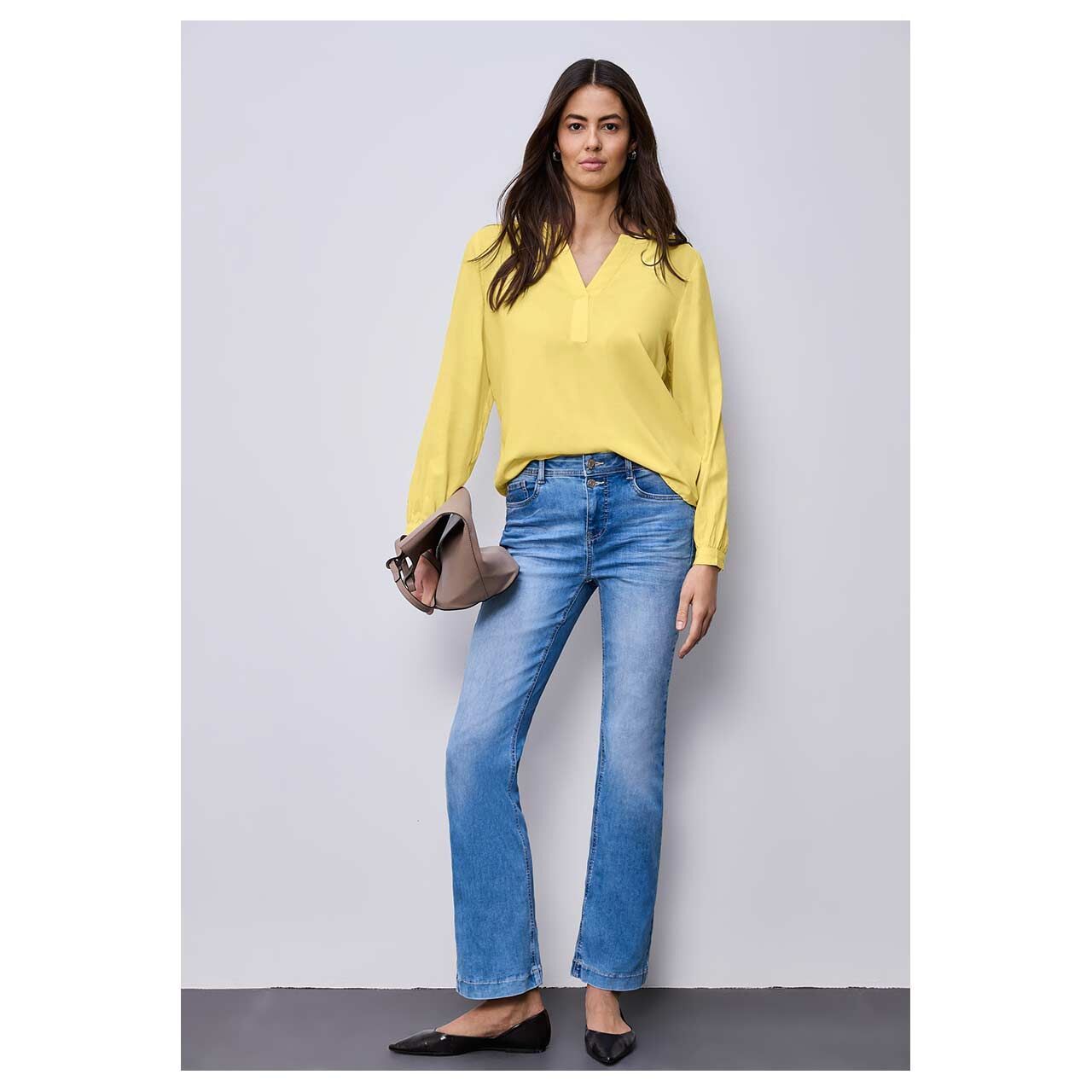 Damen Langarm Bluse Splitneck Tunic Uni von Street One in Gelb, Ganzkörperansicht am Model