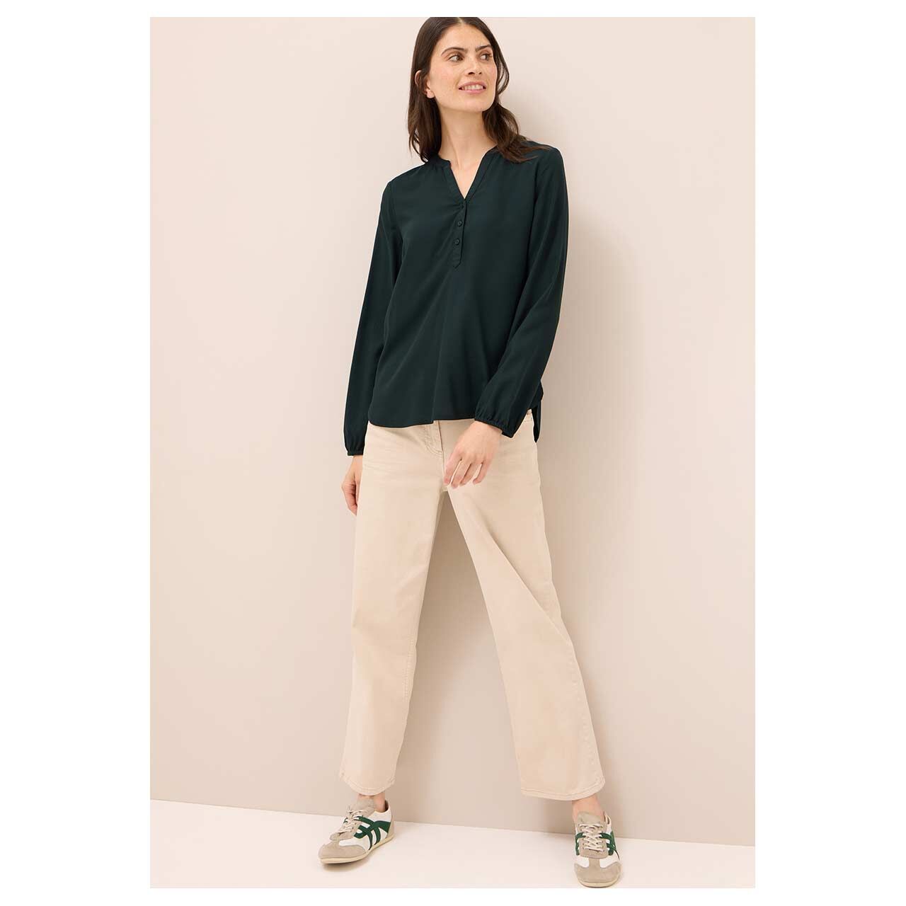 Damen Langarm Bluse Solid von Cecil in Dunkelgrün, Ganzkörperansicht am Model
