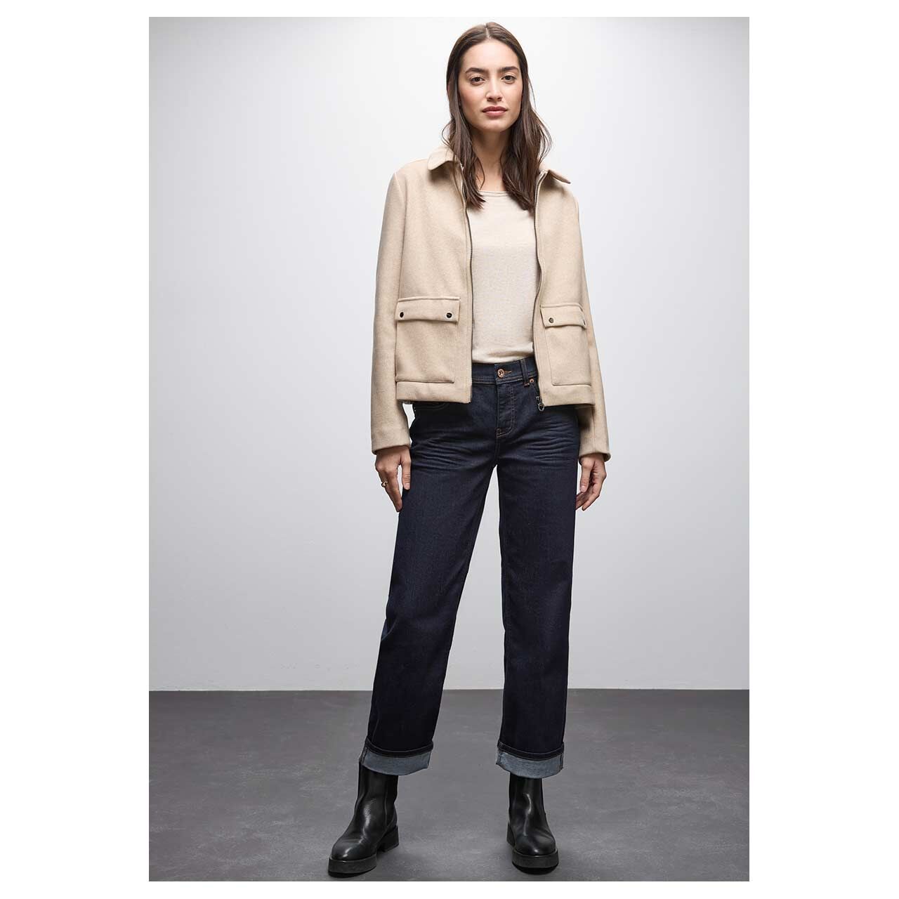 Stretch Damenjeans Straight Leg von Street One in Dunkelblau, Ganzkörperansicht am Model