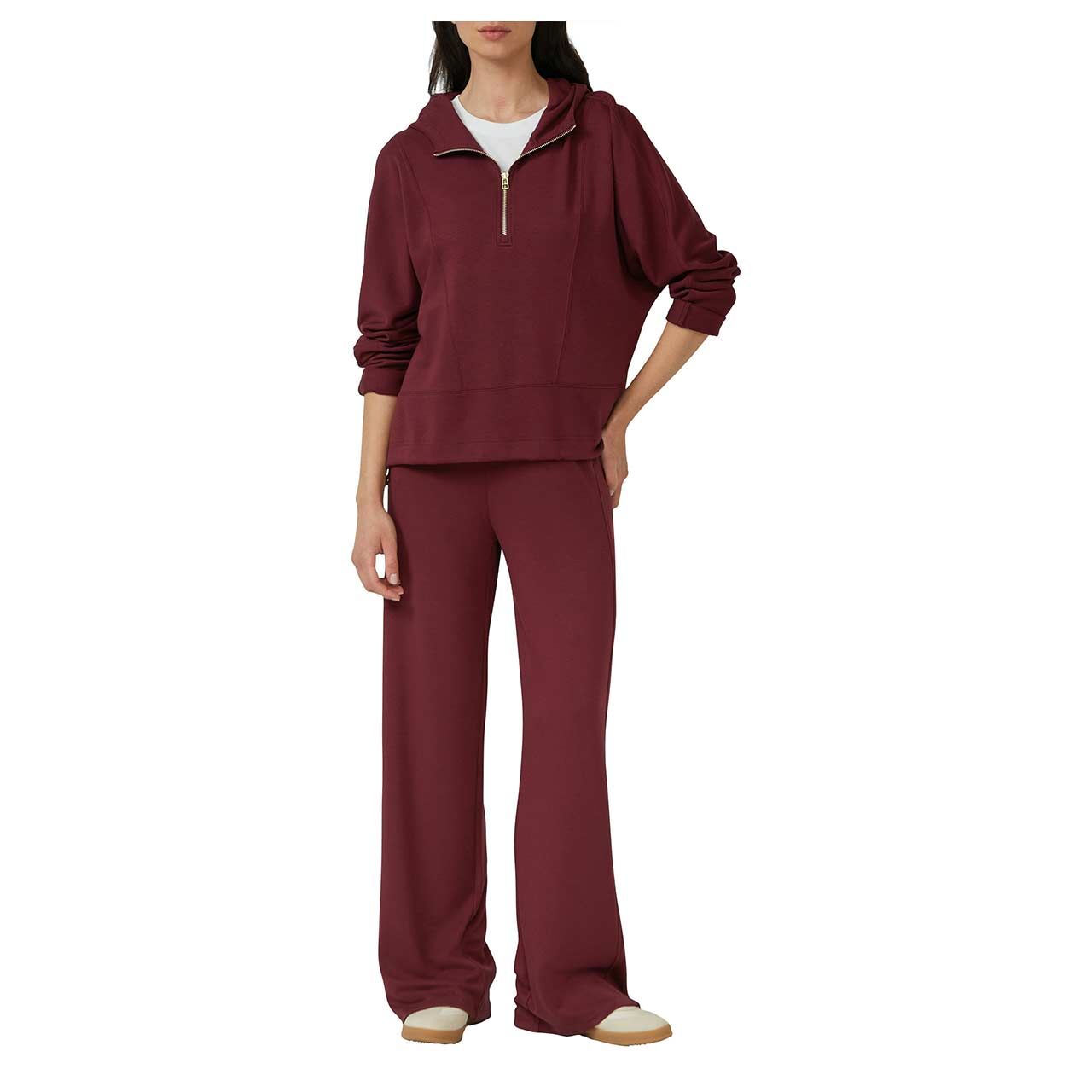 Damen Hoodie Sweatshirt von s.Oliver in Burgunderrot, Vorderansicht mit Model