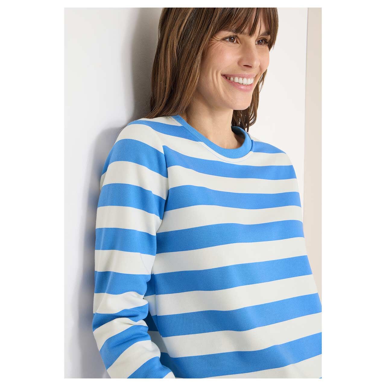 Damen Sweatshirt Striped von Cecil in Blau gestreift, detaillierte Vorderansicht am Model