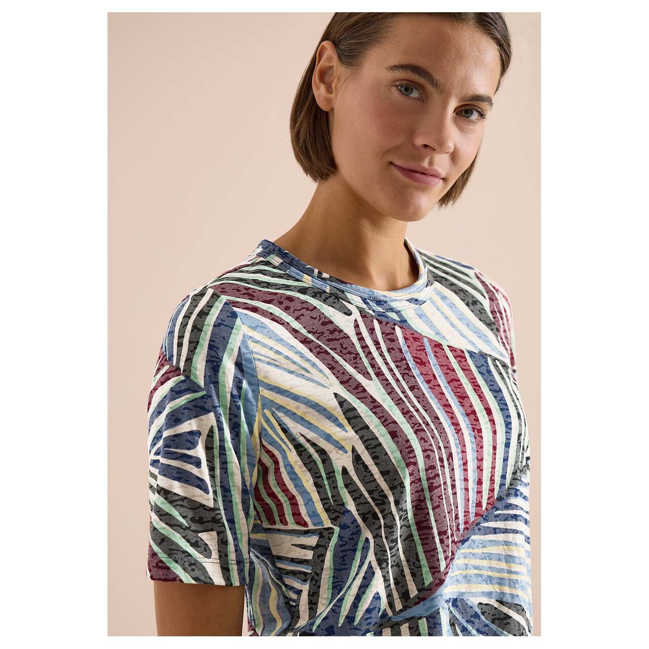 Damen T-Shirt Multi Burn Out von Cecil in Grün mit Print, detaillierte Vorderansicht am Model