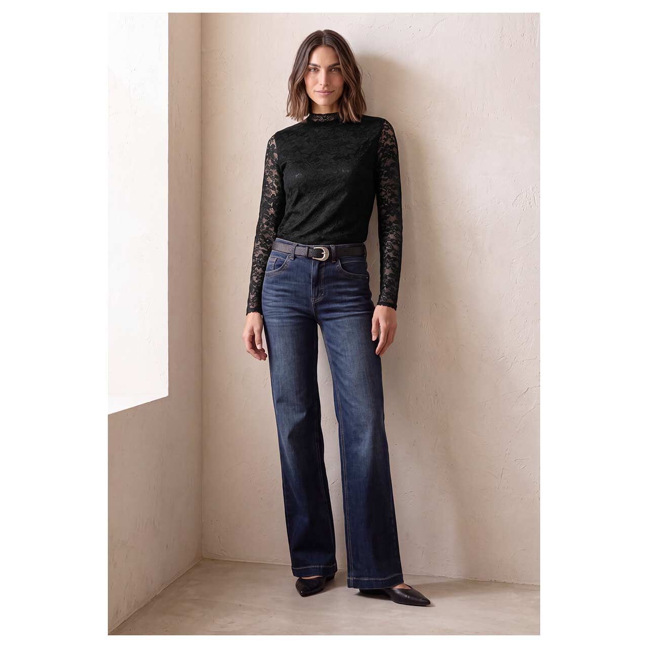 Damen Langarm Shirt Lace Turtle Neck von Street One in Schwarz, Ganzkörperansicht am Model