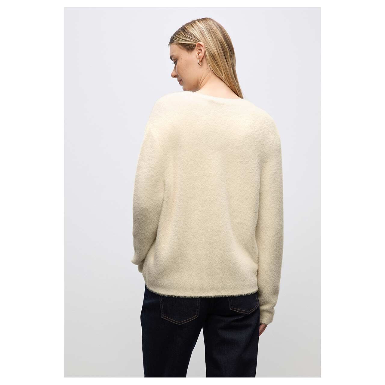 Damen Strickjacke Fluffy Cardigan von Street One in Hellbeige, Rückansicht am Model