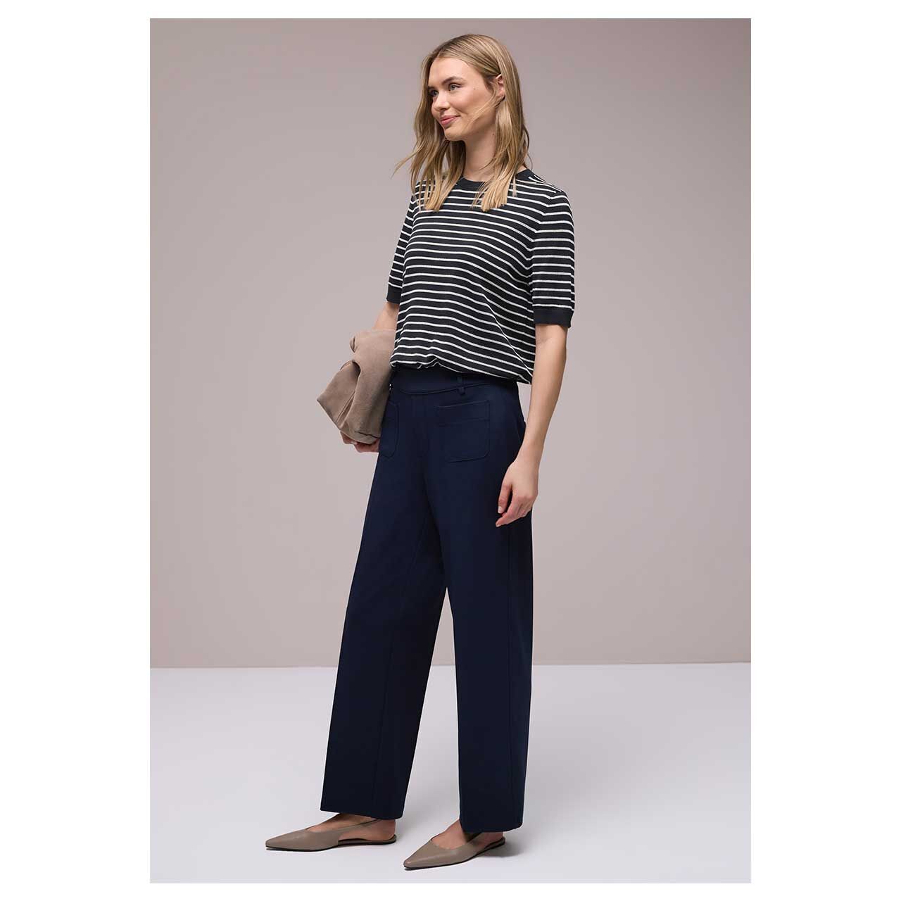 Damen T-Shirt Short Sleeve Structure von Street One in Dunkelblau, Ganzkörperansicht am Model