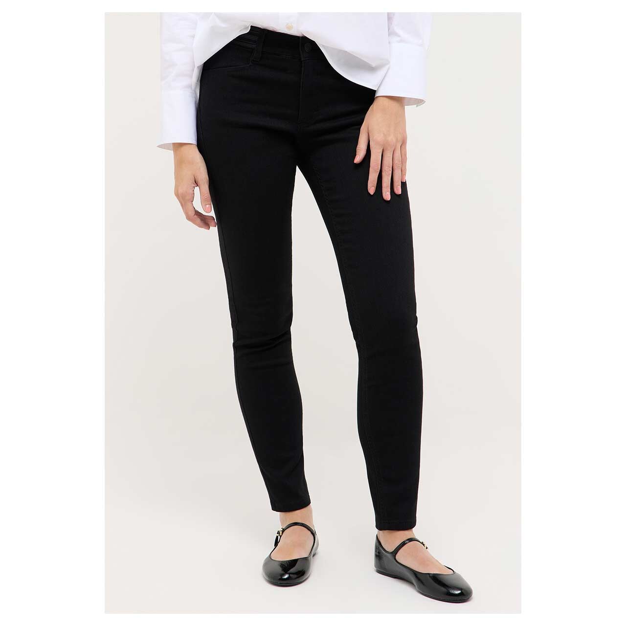 Stretch Damenjeans Skinny Sporty von Angels in Schwarz, Vorderansicht am Model