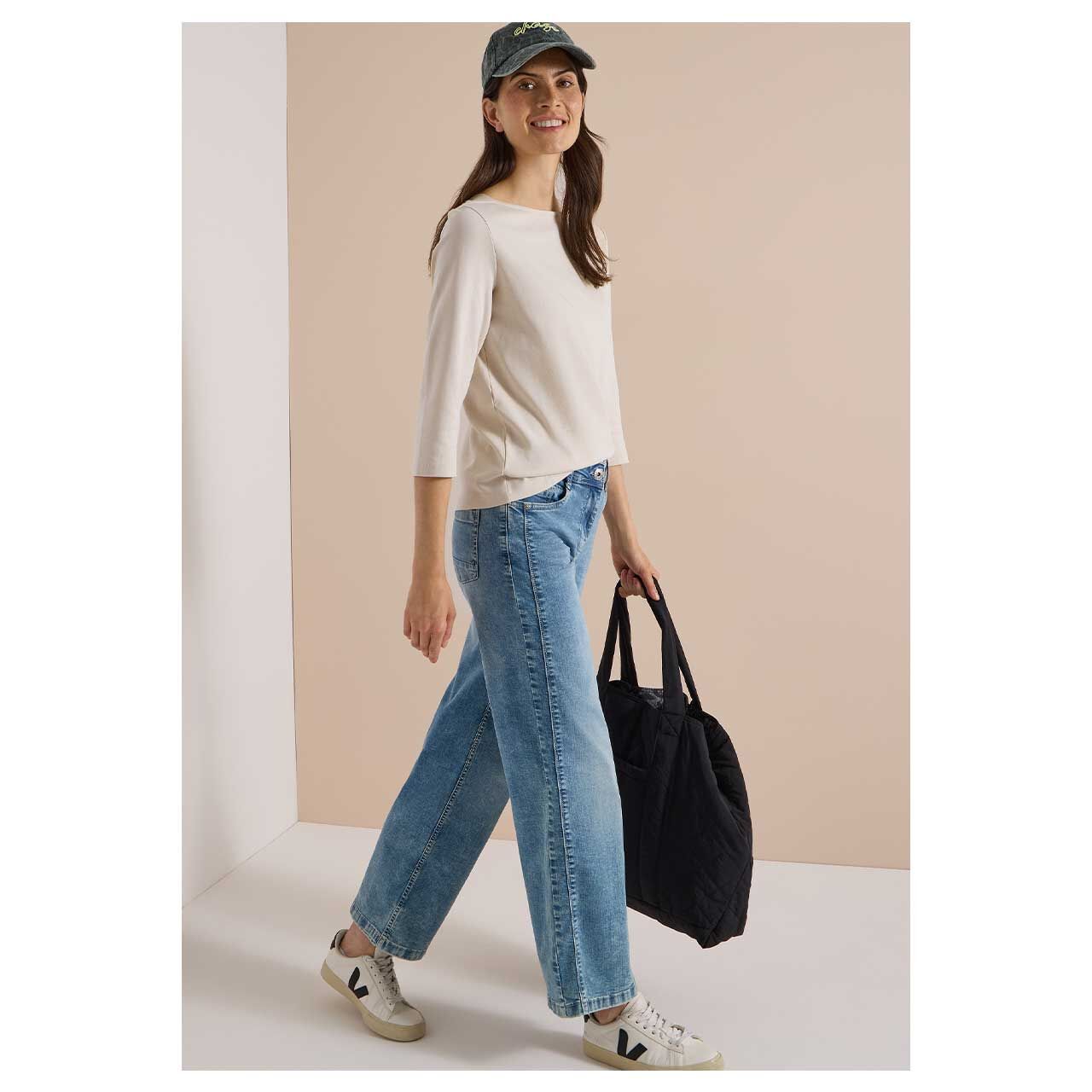 Damen 3/4 Arm Shirt Basic Boatneck von Cecil in Hellbeige, Ganzkörperansicht am Model