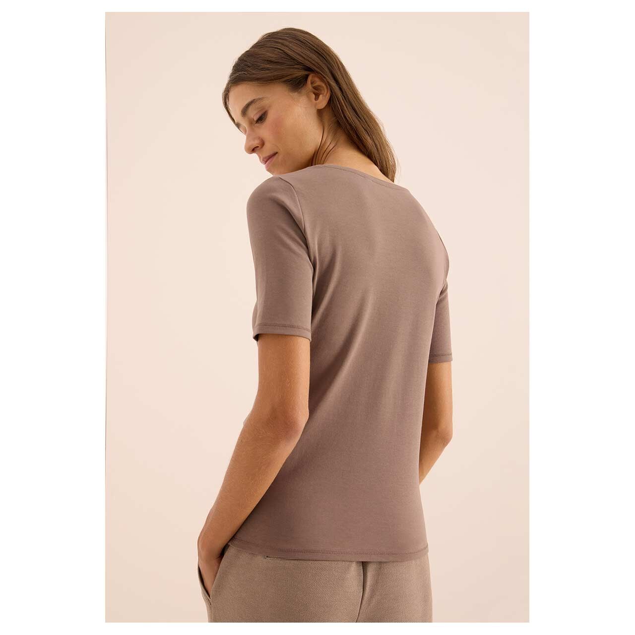 Damen T-Shirt Lena von Cecil in Hellbraun, Rückansicht am Modell