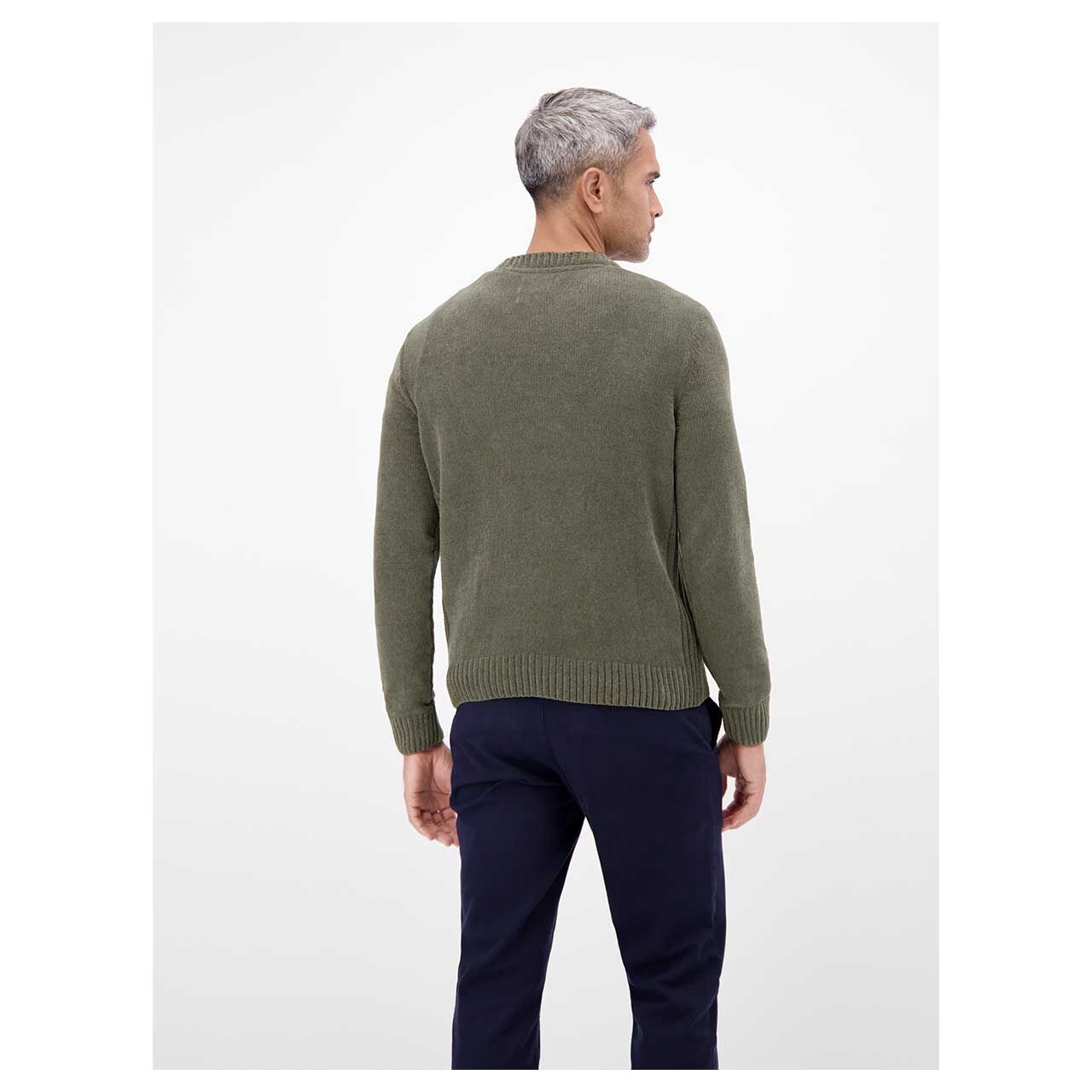 Herren Pullover Chenille Knit von Lerros in der Farbe Dunkelgrün, Rückansicht am Model