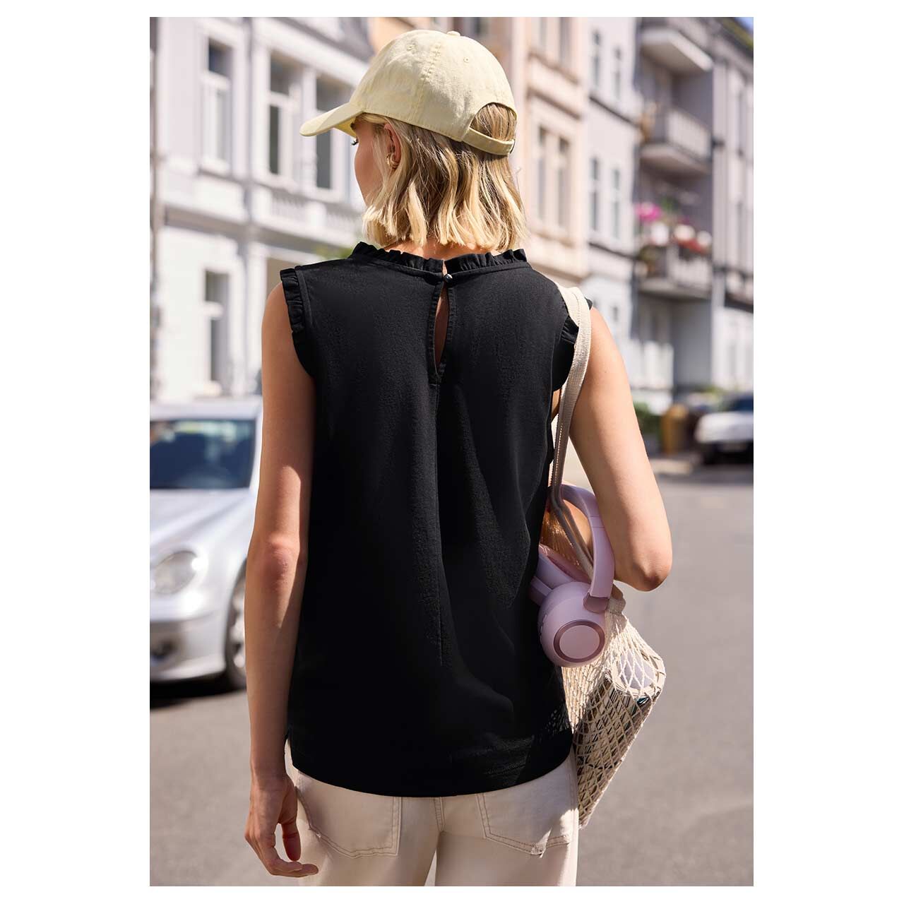 Damen Top Frill Neck von Street One Studio in Schwarz, Rückansicht am Model