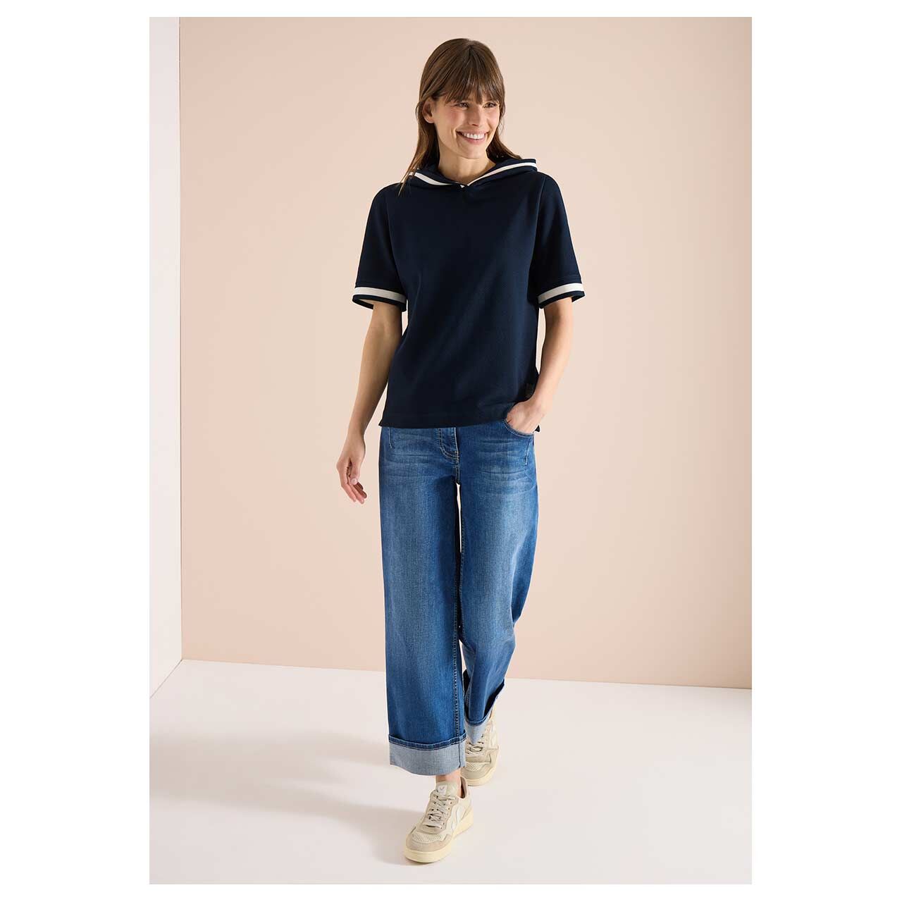 Damen Kurzarm Hoodie Sweatshirt Rib Detail von Cecil in Dunkelblau, Ganzkörperansicht am Model
