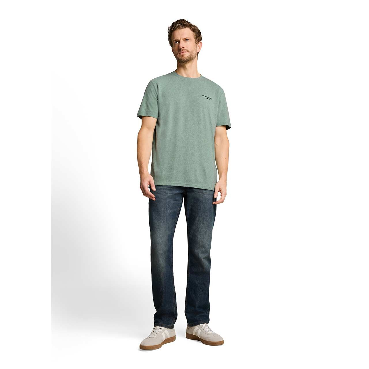 Herren Piqué T-Shirt von Tom Tailor in Grün meliert, Ganzkörperansicht am Model