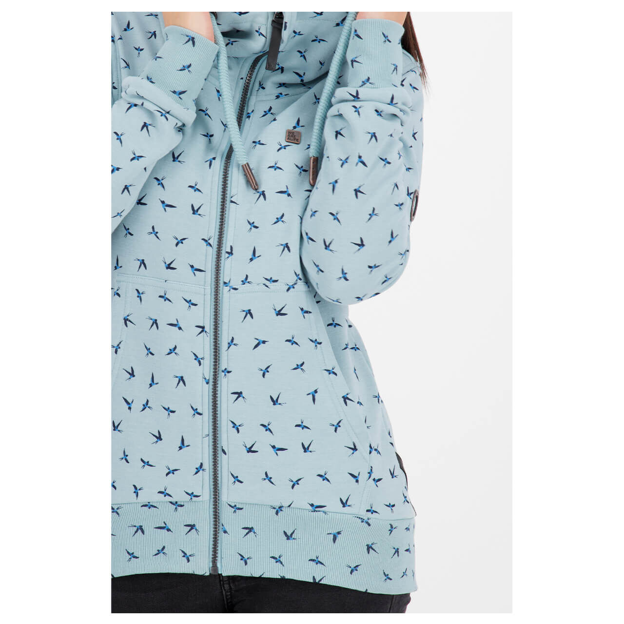 alife-and-kickin-sweatjacket-yasminak-ice-5100-detail Alife and Kickin Yasmin B Hoodie Sweatjacke für Damen in Hellblau, FarbNr.: 5100