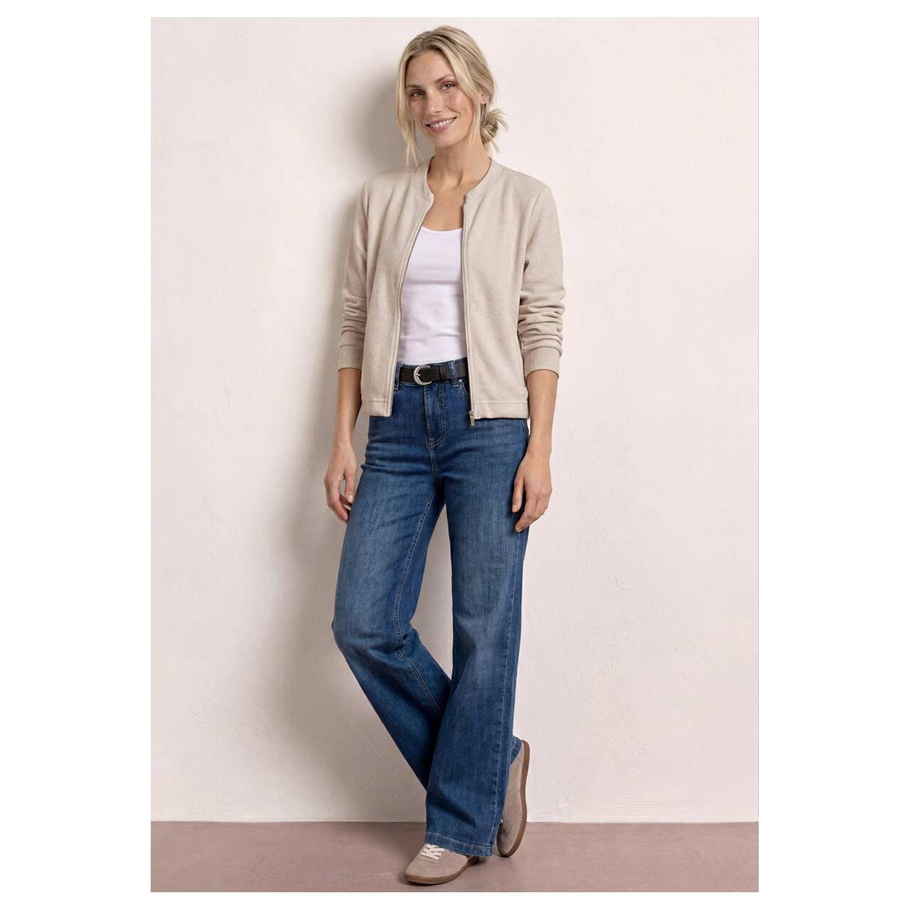 Damen Strickjacke Knit Look von Street One in Beige, Ganzkörperansicht am Model