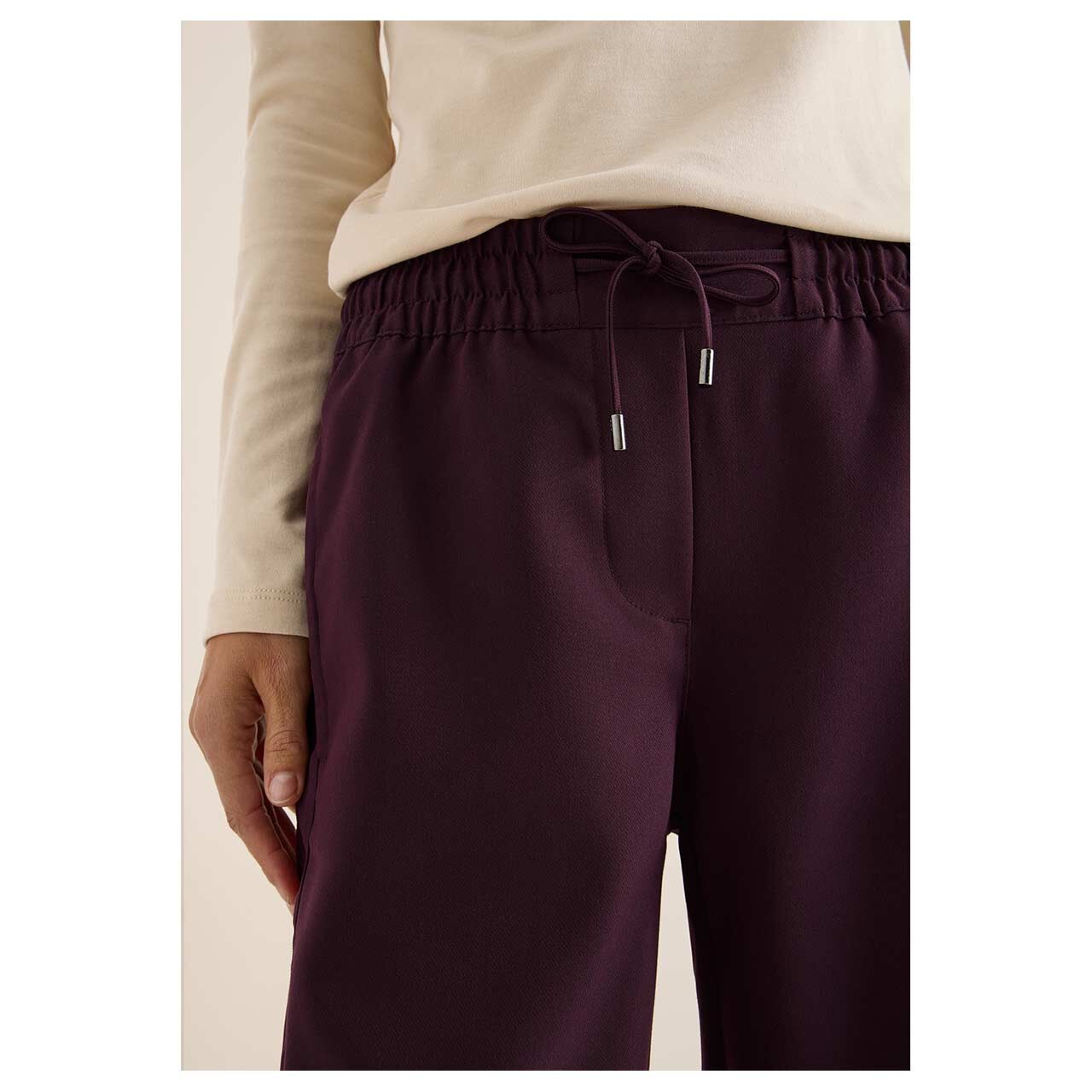 Damenhose Neele Wideleg von Cecil in Lila, Deatilansicht am Model
