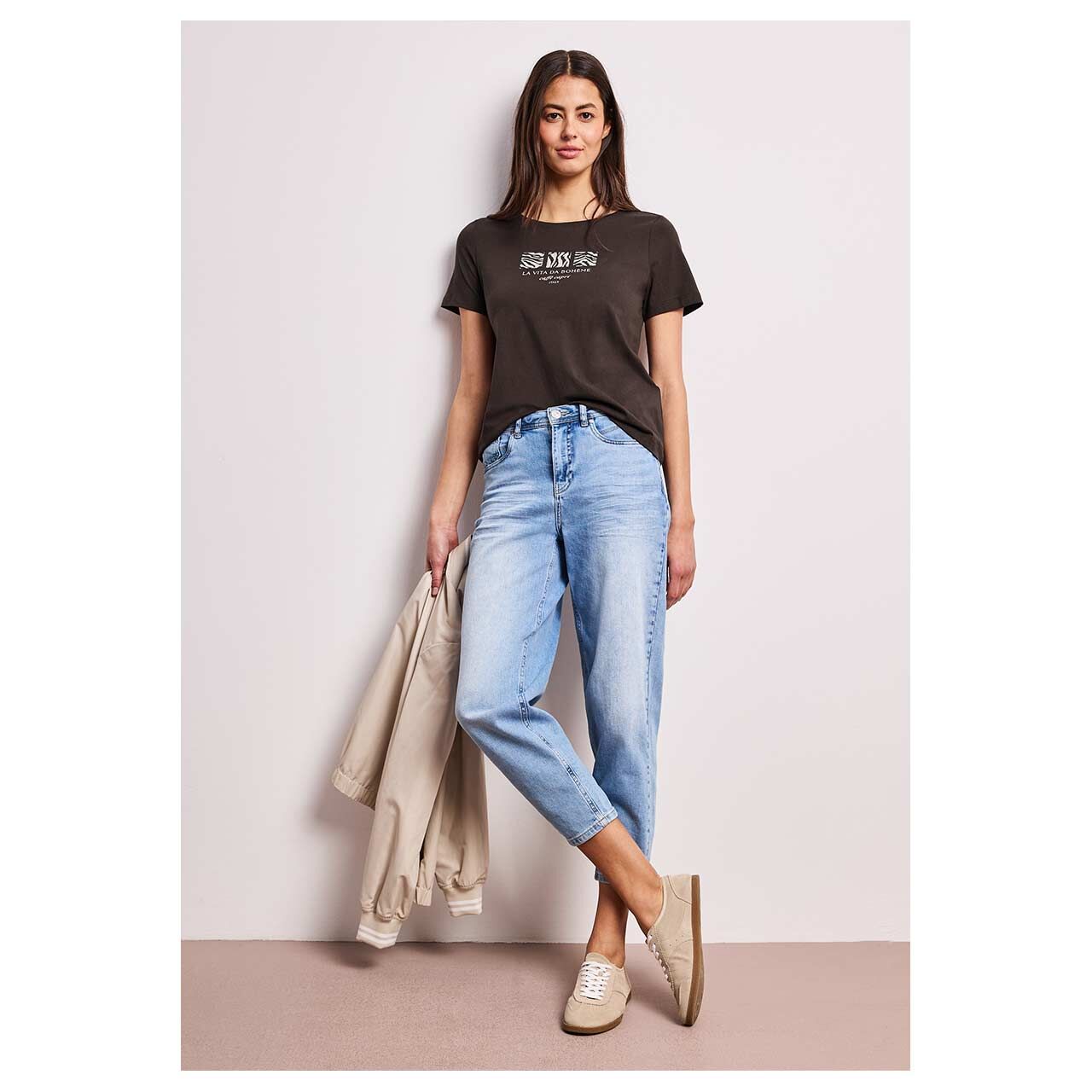 Damen T-Shirt Basic Pearl Print von Street One in Dunkelbraun mit Print, Ganzkörperansicht Model vorne