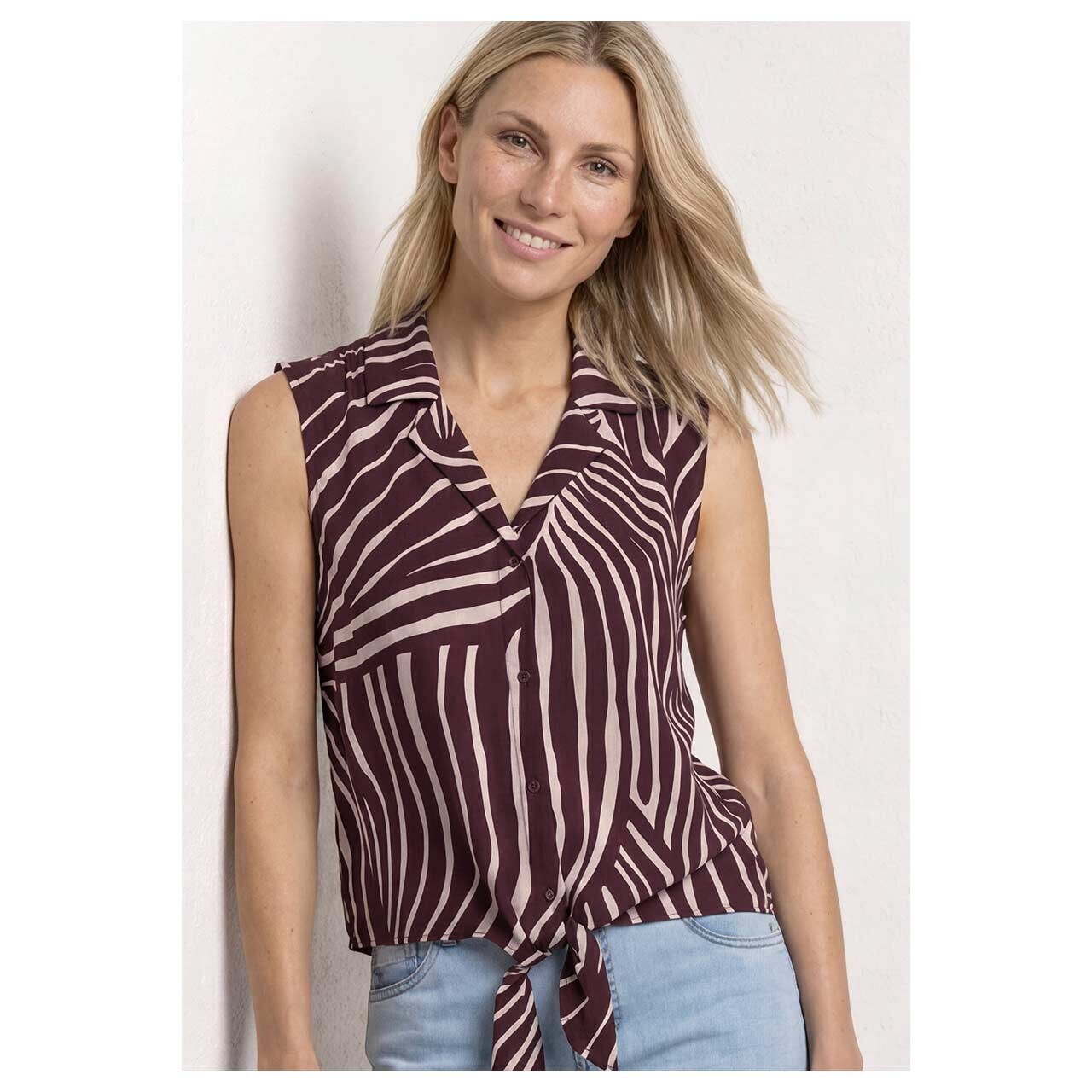 Damen Blusen Top Bowling Collar von Street One in Lila mit Print, Vorderansicht am Model