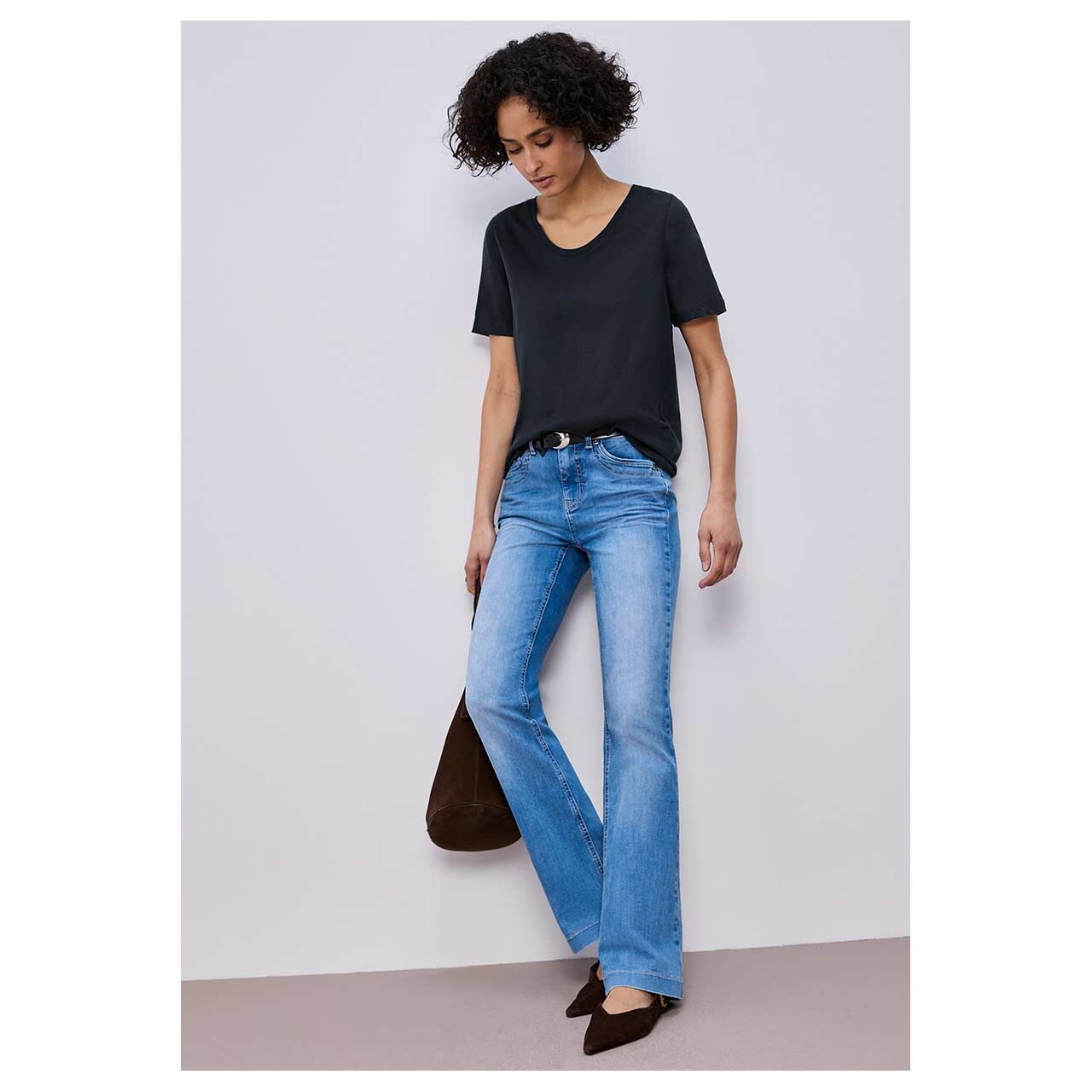 Damen T-Shirt Gerda von Street One in Dunkelblau, Ganzkörperansicht am Model