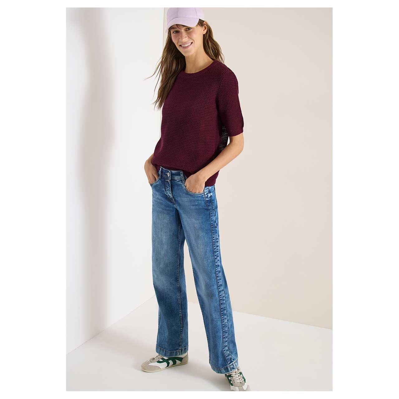 Damen Kurzarm Pullover Structured Roundneck von Cecil in Weinrot, Ganzkörperansicht am Model