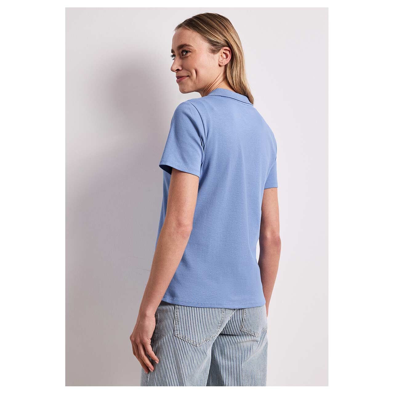 Damen T-Shirt Rib Polo von Street One in Blau, Rückansicht am Model