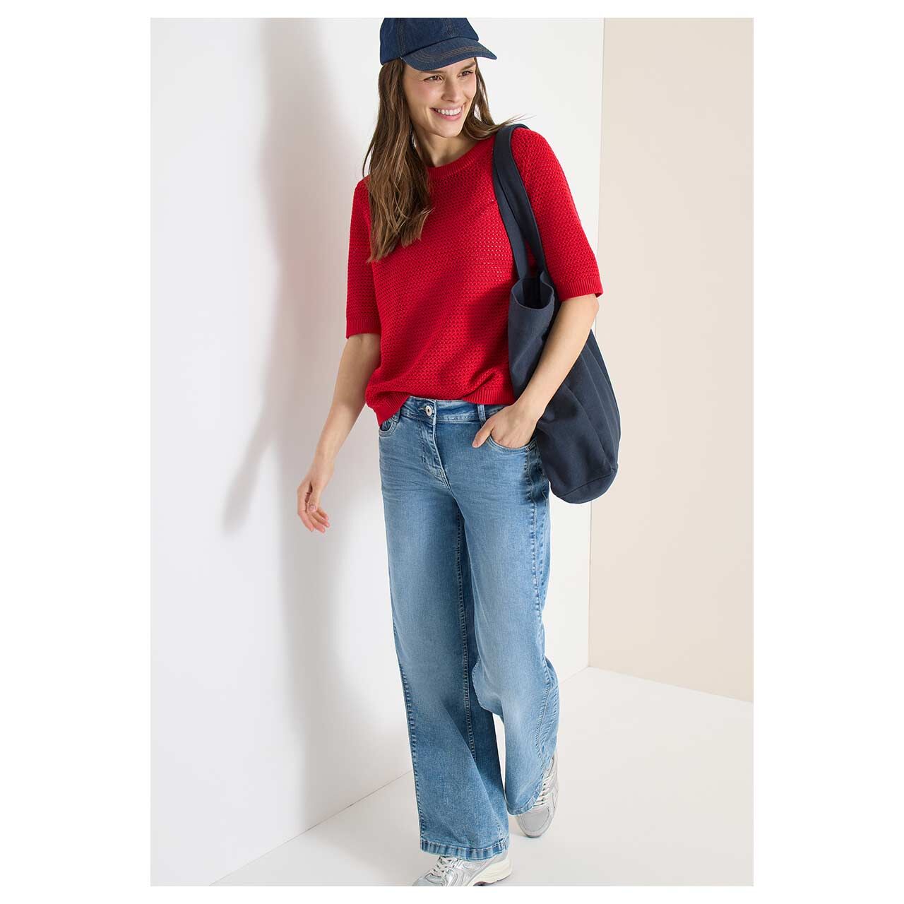Damen Kurzarm Pullover Structured Roundneck von Cecil in Rot, Ganzkörperansicht am Model