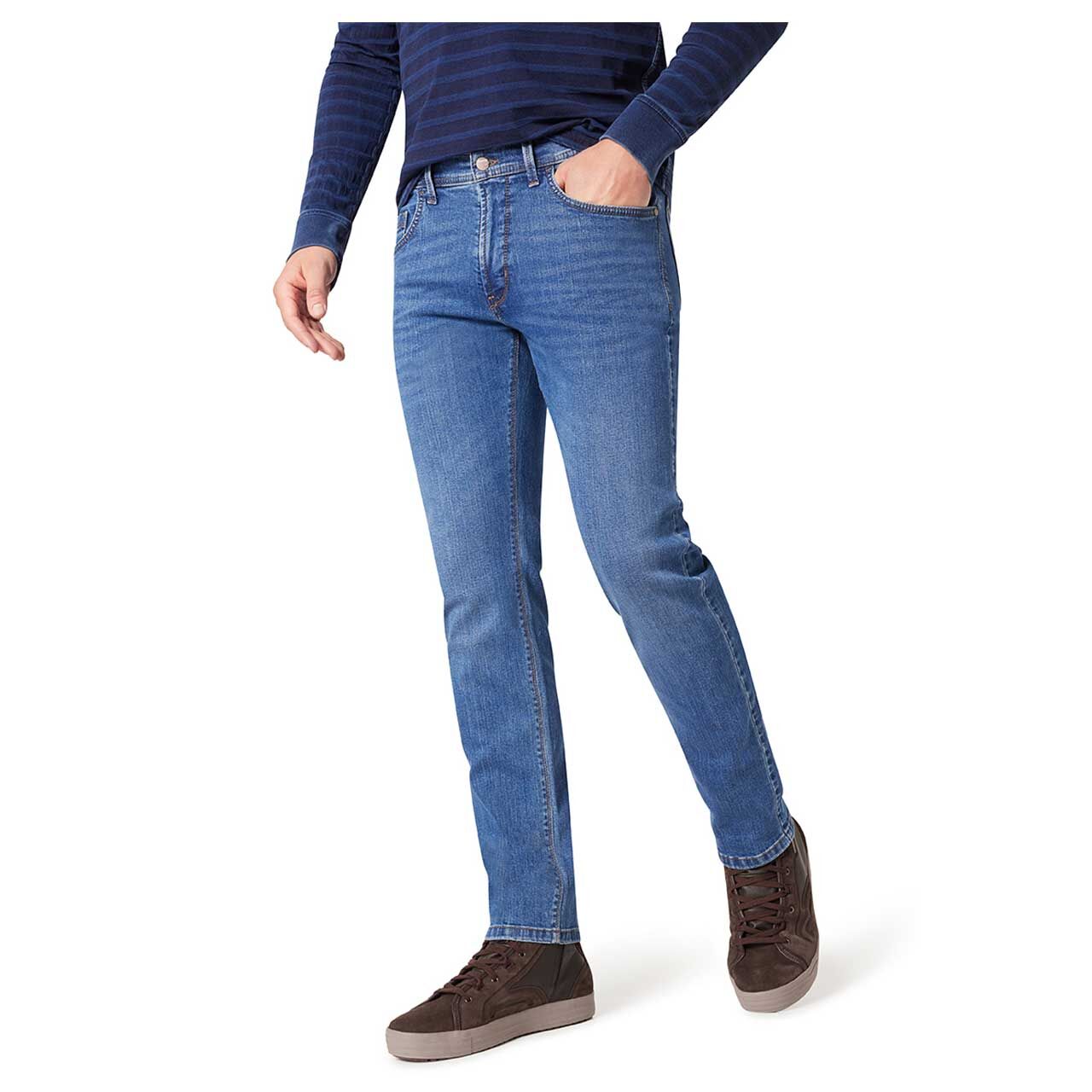 Stretch Herrenjeans Rando in Blau verwaschen von Pioneer, Seitenansicht am Model