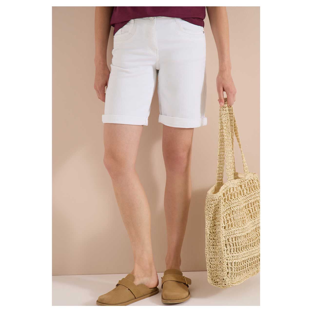 Stretch Damen Jeans Bermuda Scarlett von Cecil in Weiß, Vorderansicht am Model