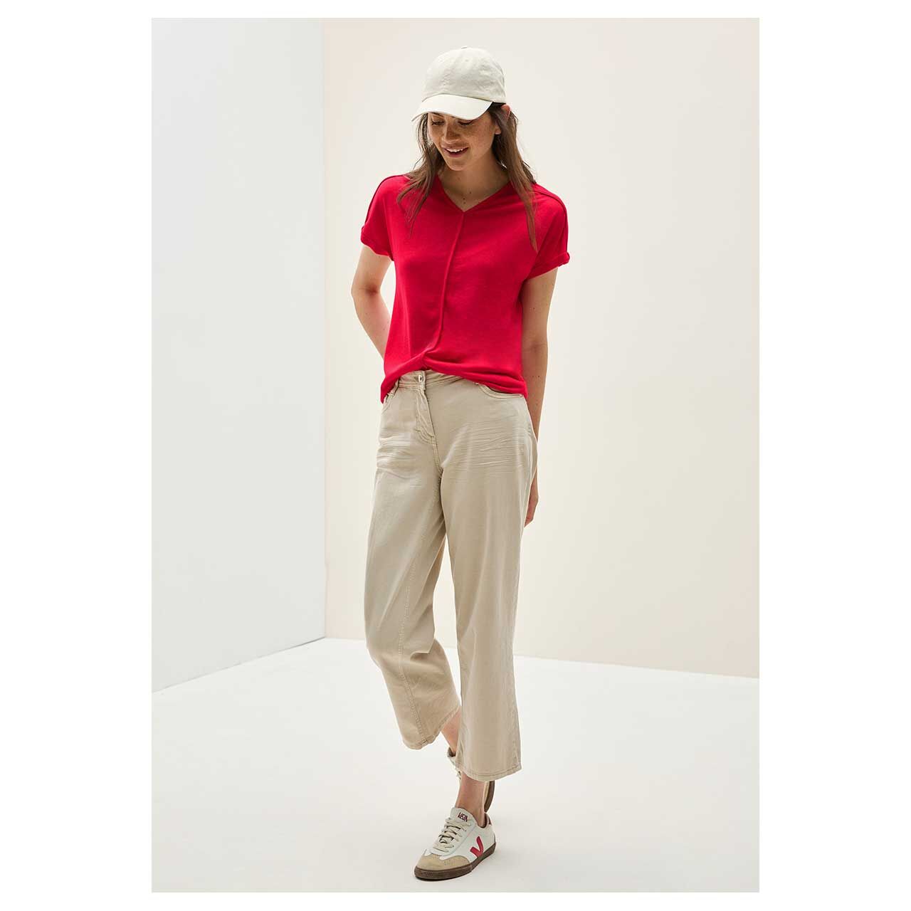 Damen T-Shirt Solid von Cecil in Rot, Ganzkörperansicht Outfit Modell