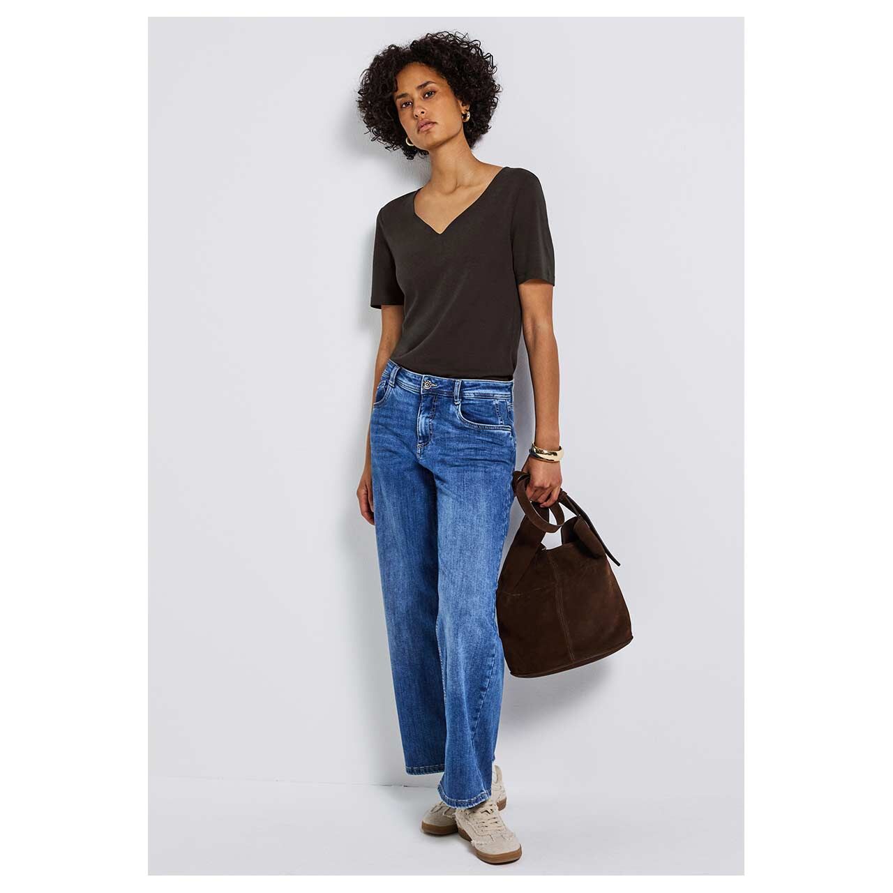 Damen T-Shirt Heart Neckline von Street One in Dunkelbraun, Ganzkörperansicht