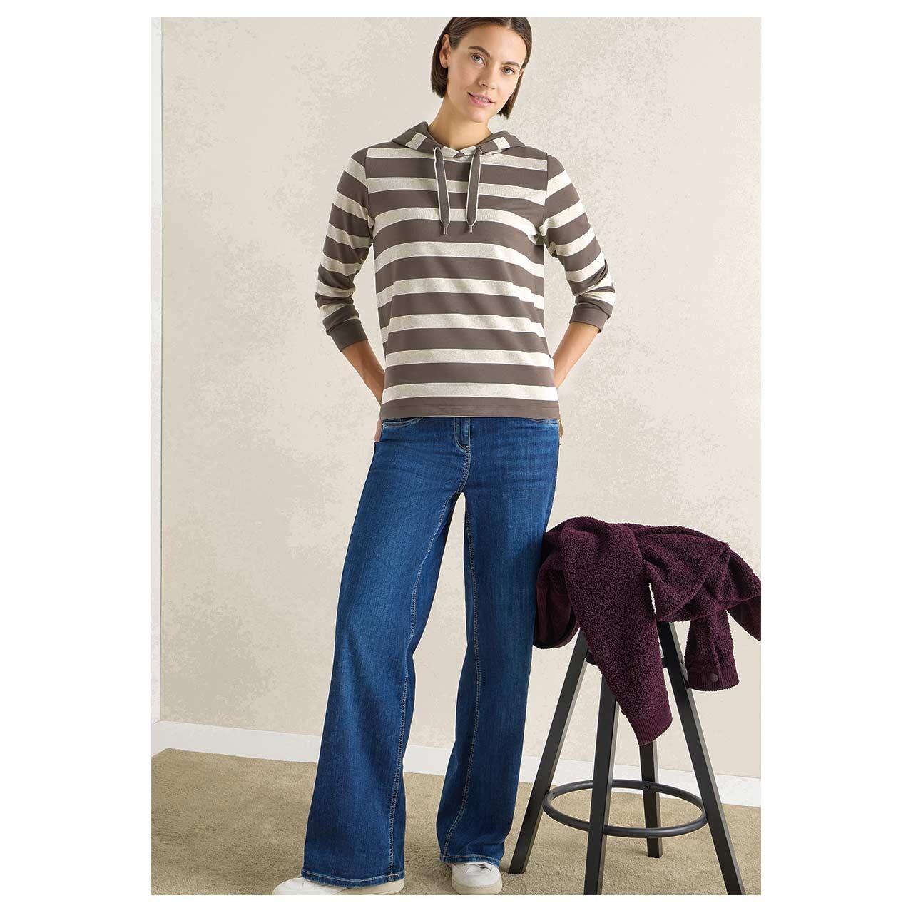 Damen Hoodie Sweatshirt von Cecil in Braun gestreift, Vorderansicht am Model