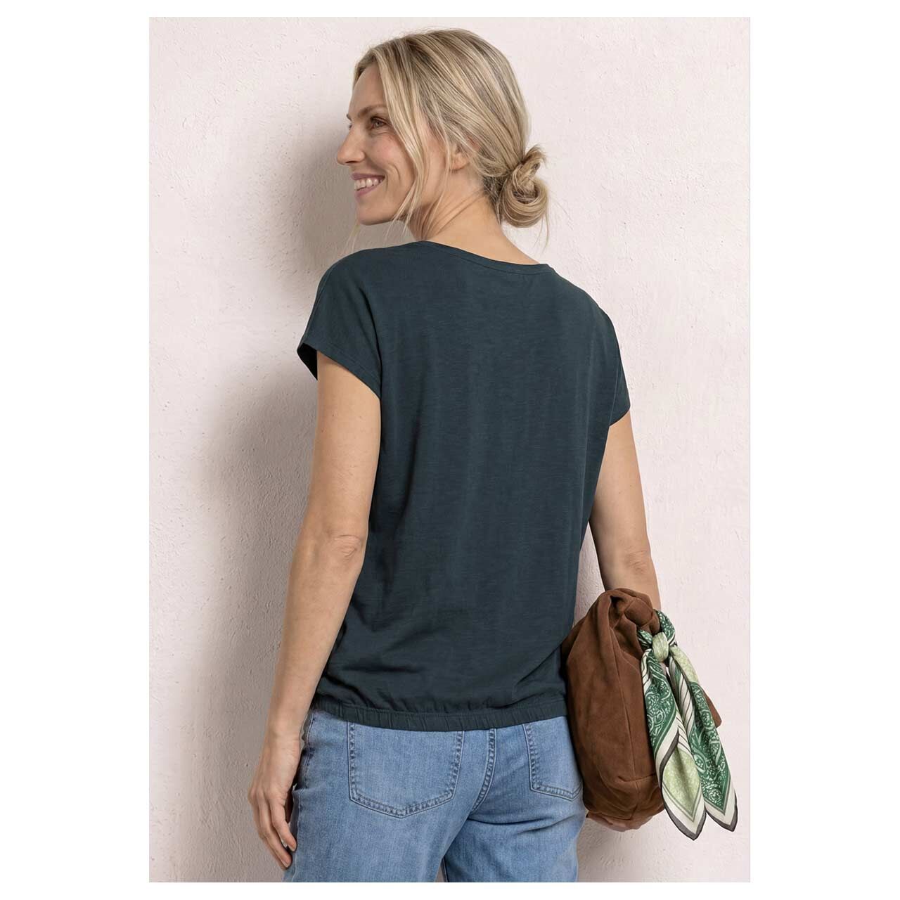 Damen T-Shirt Silk Look Waterfall von Street One in Dunkelgrün meliert, Rückansicht am Model