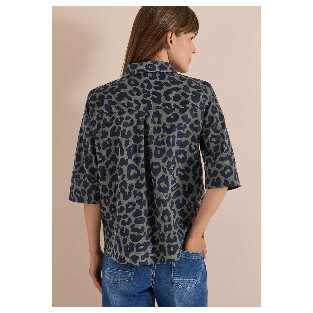 Damen Kurzarm Cord Bluse Corduroy von Cecil in Olivgrün mit Print, Rückansicht am Model