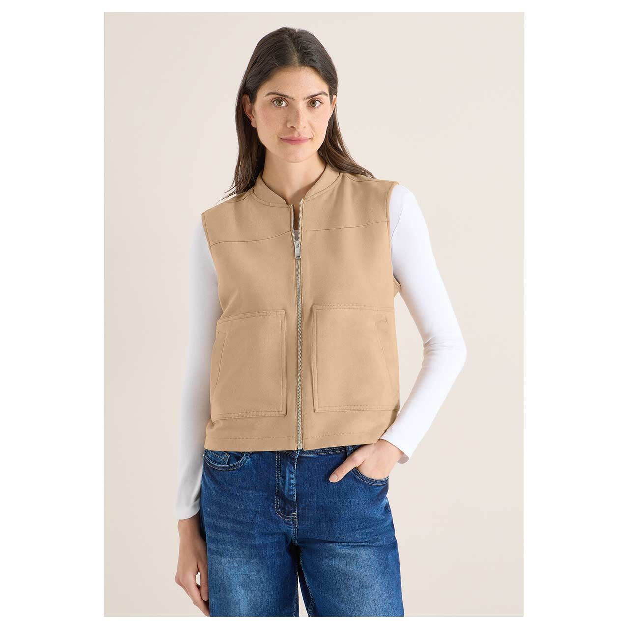 Damen Weste Velour Blouson Vest von Cecil in Hellbraun, Detailansicht vorne am Model