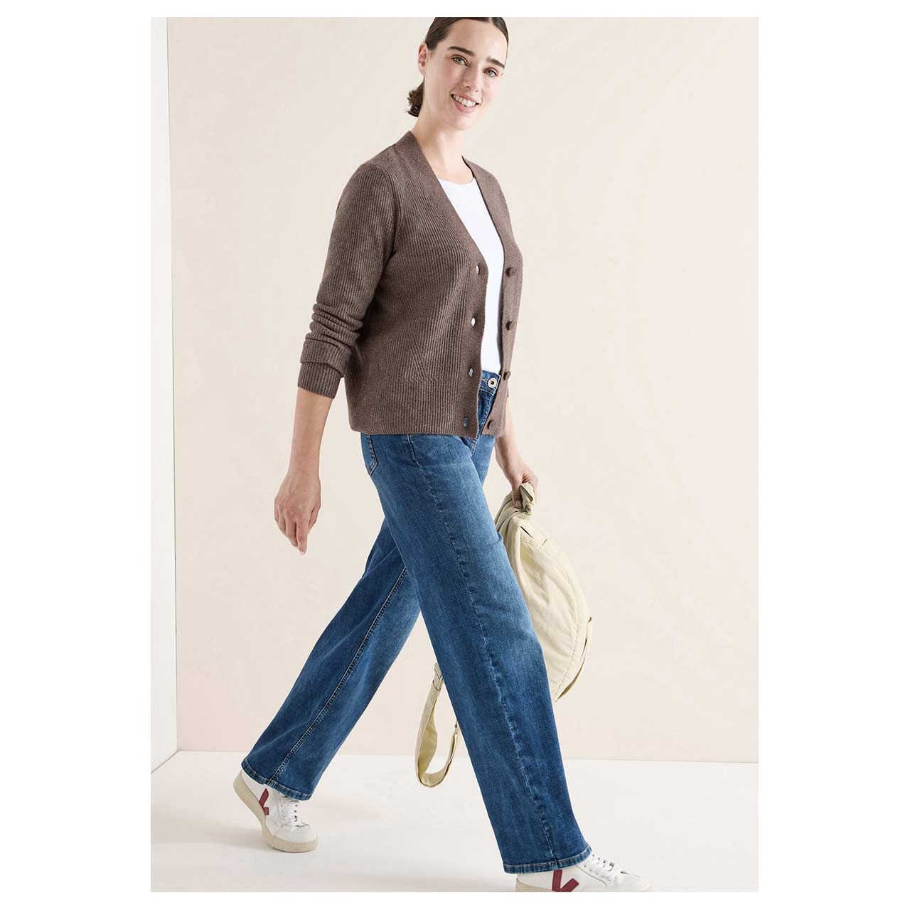 Damen Strickjacke Cosy Rib Mix Cardigan von Cecil in Braun meliert, Ganzkörperansicht am Model