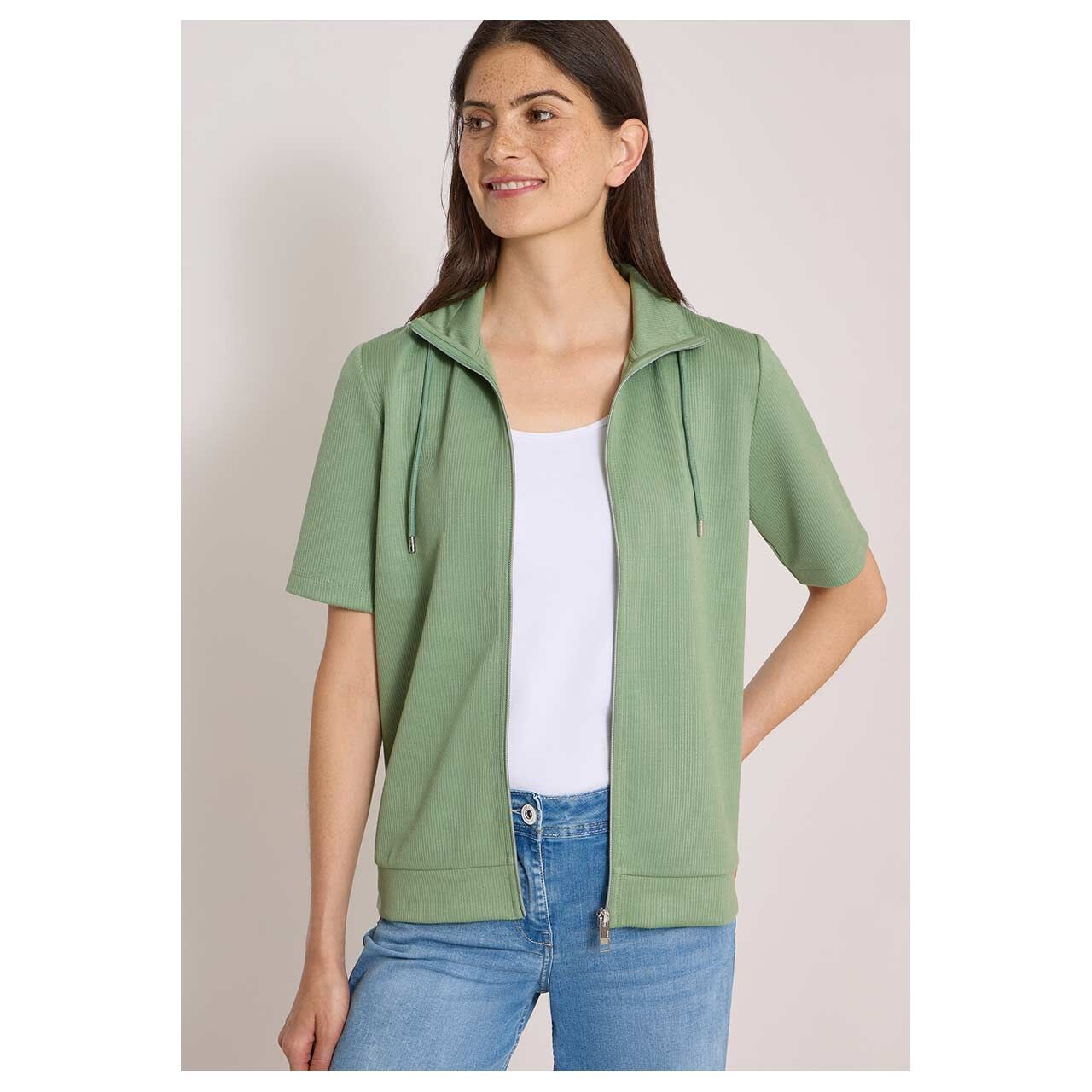 Damen T-Shirt Jacke Vertical Structure von Cecil in Grün, Detailansicht Model