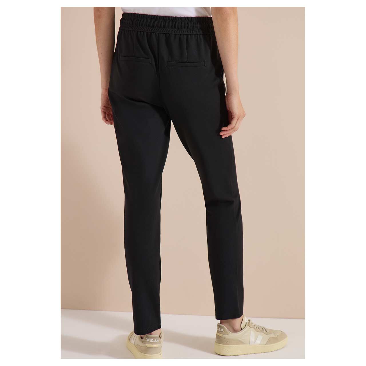 Damen Hose Tracey von Cecil in Schwarz, Rückansicht am Model