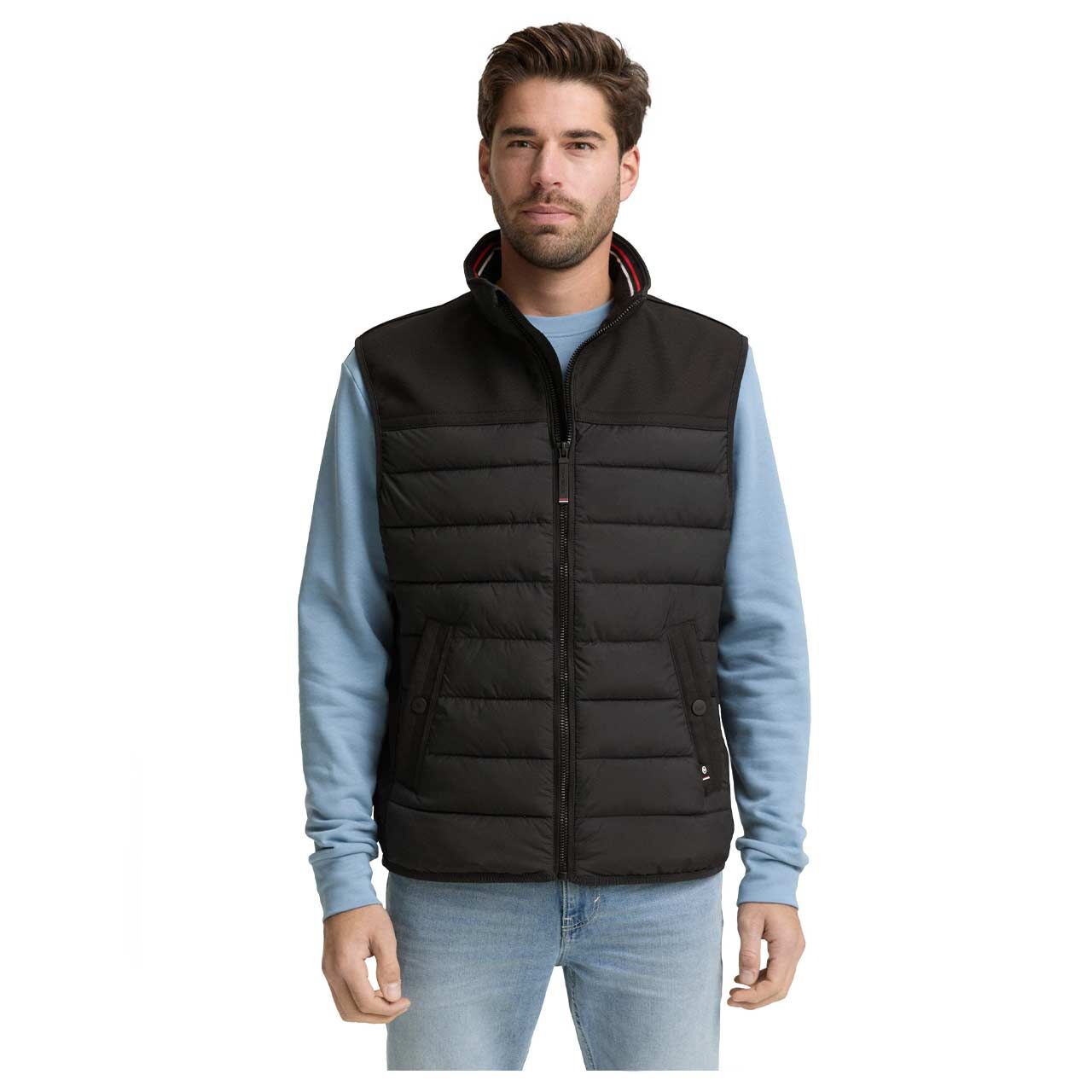 Herren Weste Hybrid Vest von Tom Tailor in Schwarz, Vorderansicht am Model