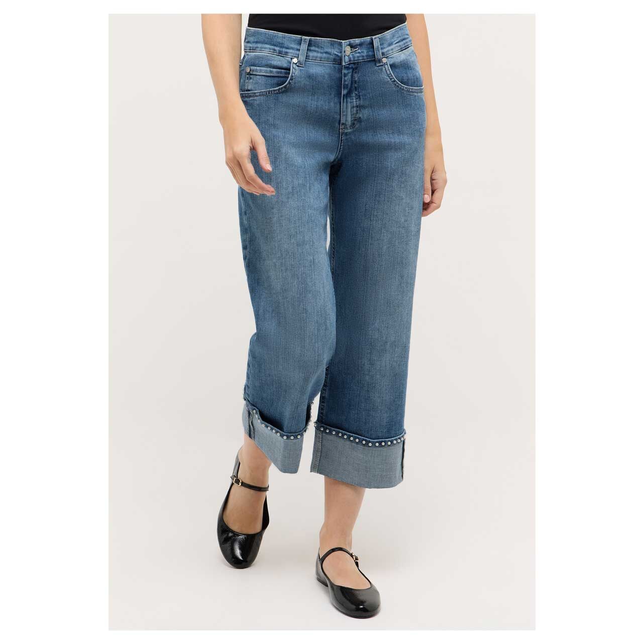 Stretch Damen 7/8 Jeans Linn von Angels in Hellblau angewaschen mit Perlen, Vorderansicht am Model