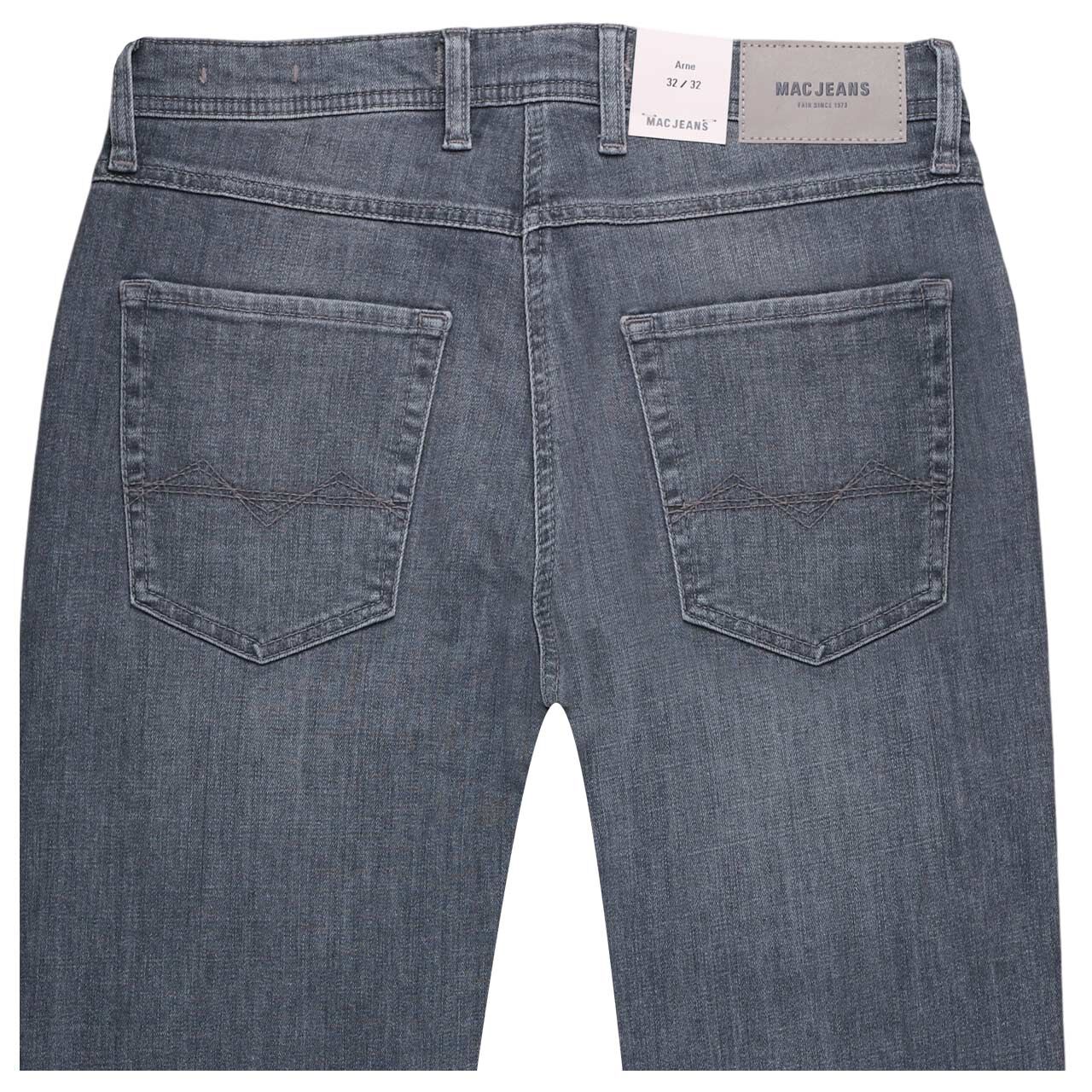 Stretch Herrenjeans Arne Pipe von MAC in Blaugrau angewaschen, detaillierte Rückansicht