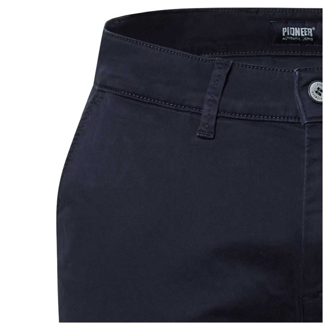 Stretch Chinohose Enrico in Dunkelblau von Pioneer, detaillierte Vorderansicht