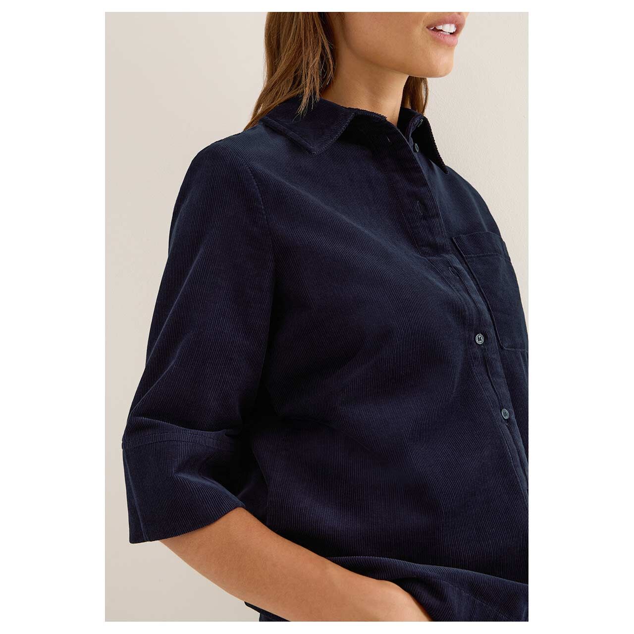 Damen 3/4 Arm Cord Bluse Corduroy von Cecil in Dunkelblau, detaillierte Vorderansicht am Model