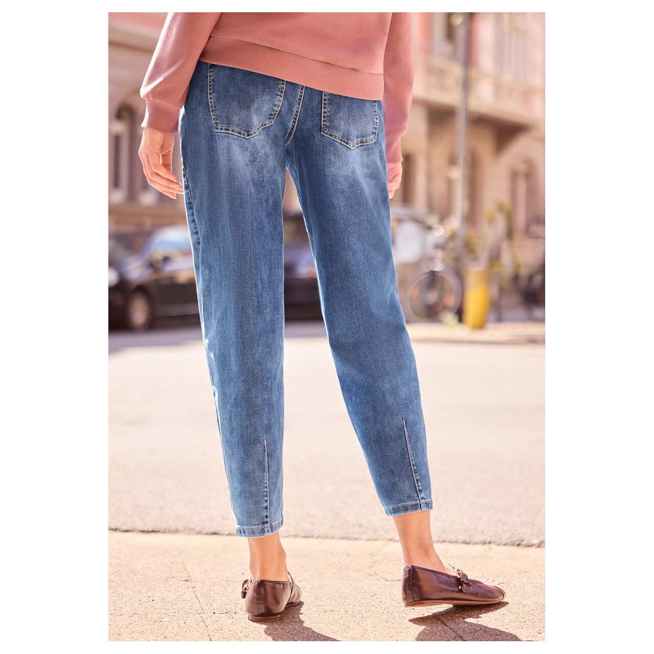 Damen Ankle Jeans Cleo von Street One Studio in Blau verwaschen, Rückansicht am Model