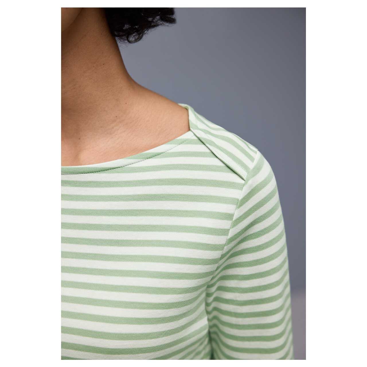 Damen Langarm Shirt U-Boat Stripe von Street One in Pastellgrün gestreift, Detailansicht vorne am Model
