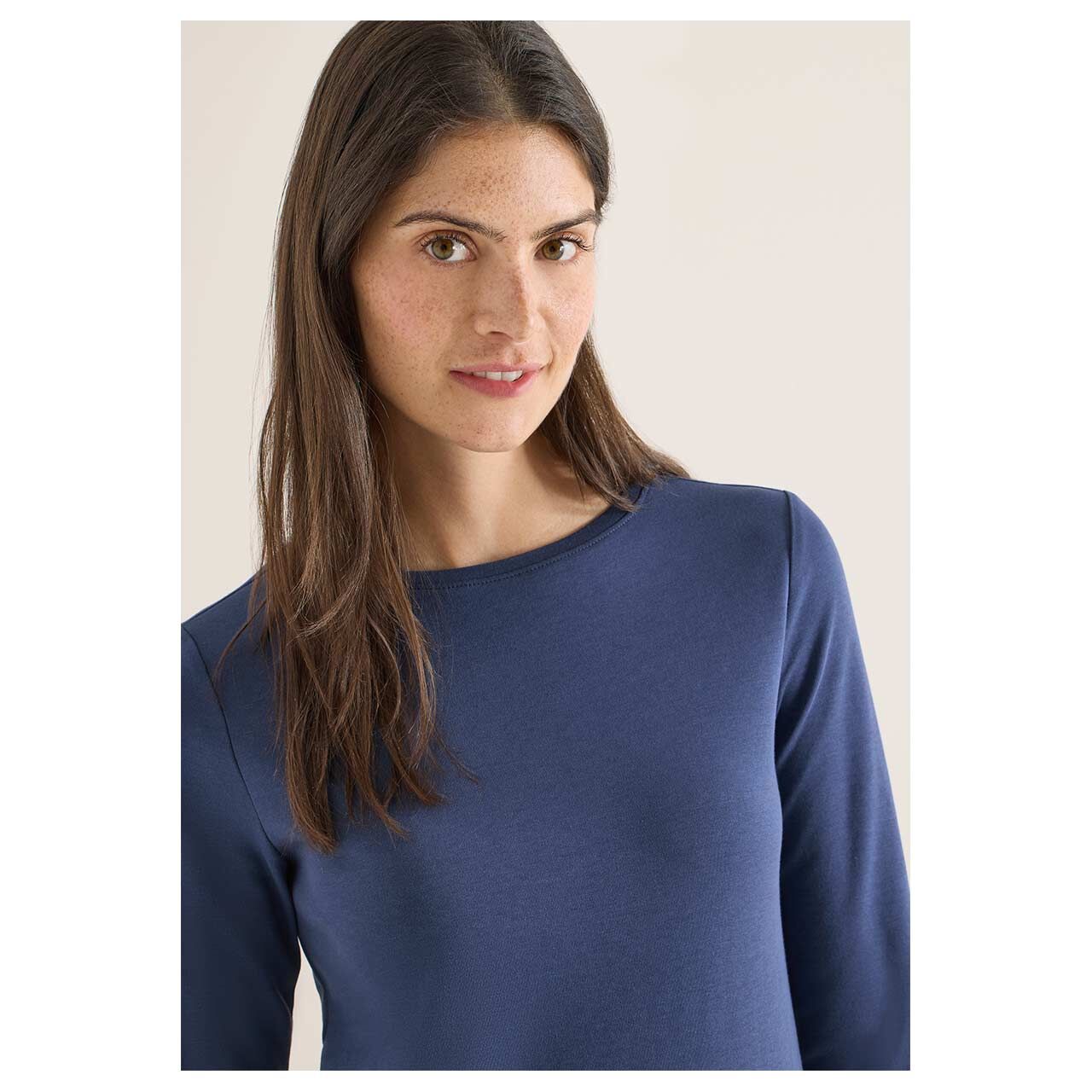 Damen 3/4 Arm Shirt Basic Boatneck von Cecil in Blau, detaillierte Vorderansicht am Model