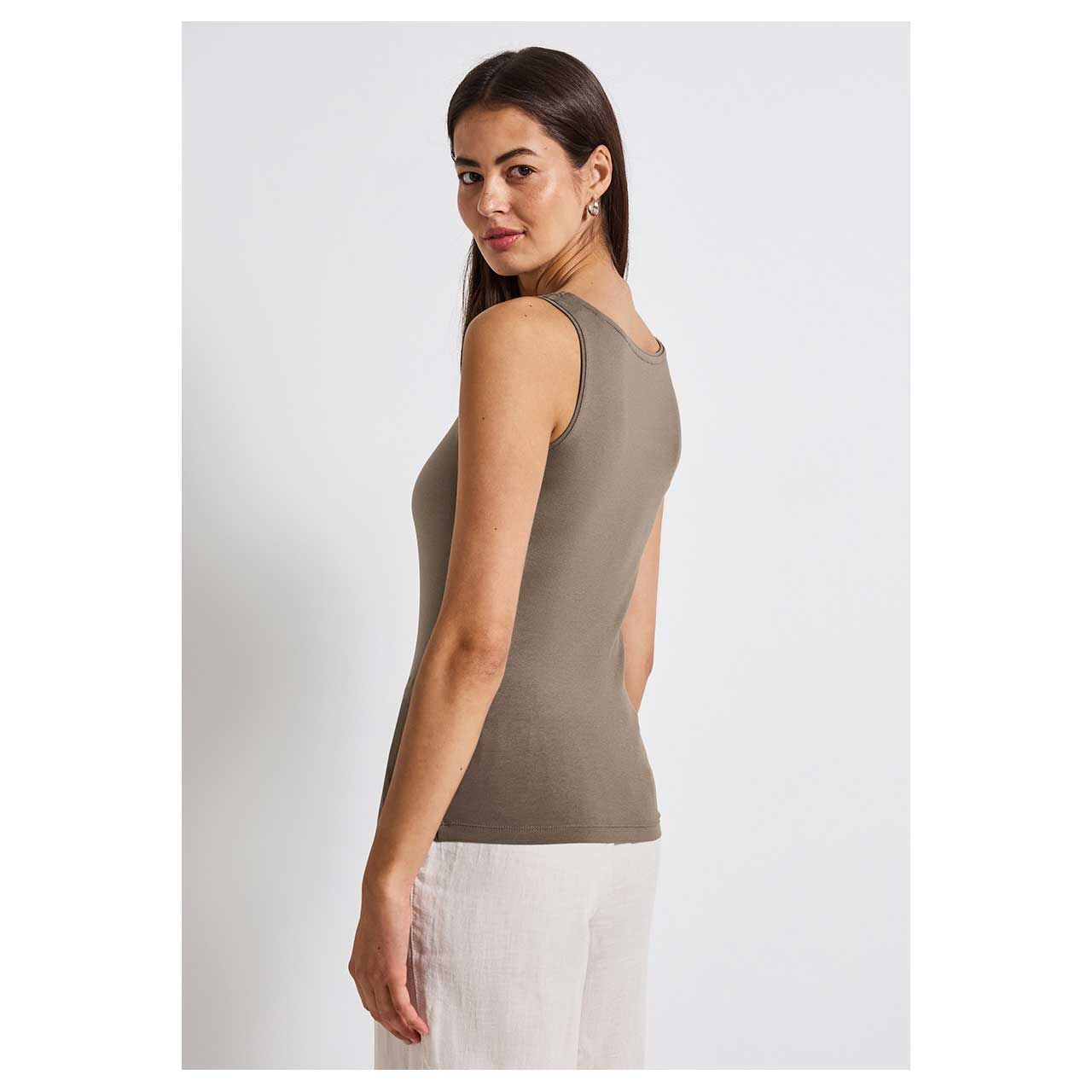 Damen Top Anni von Street One in Sandbraun, Nahansicht Outfit am Modell