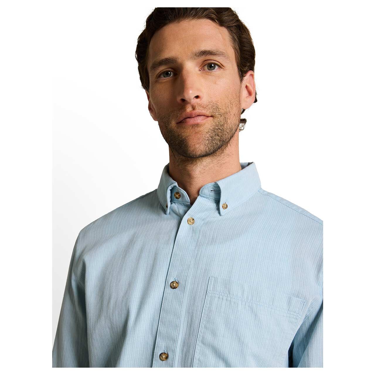 Herren Langarm Hemd von Tom Tailor in Hellblau mit Print, detaillierte Vorderansicht am Model