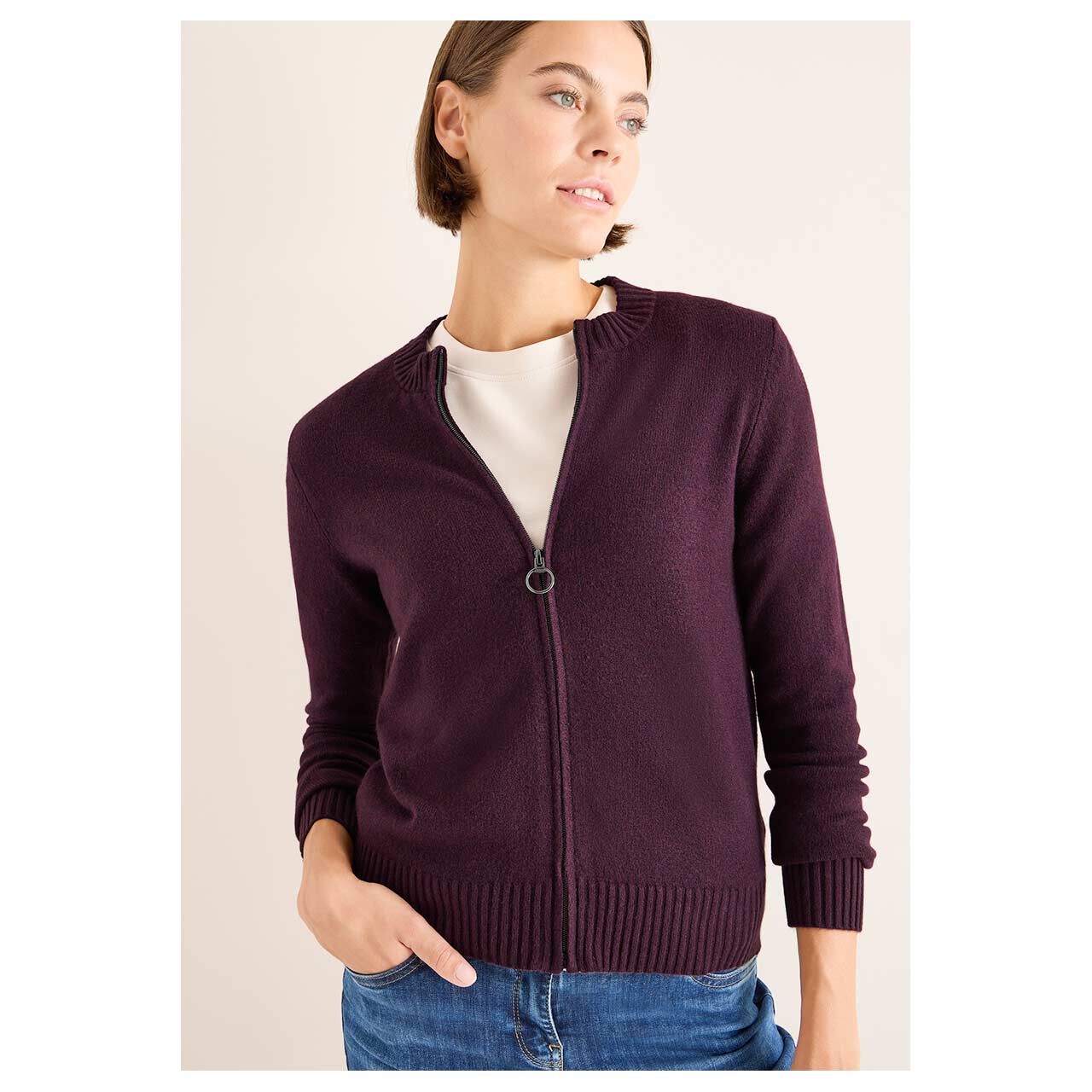 Damen Strickjacke Cosy Zipper Cardigan von Cecil in Lila meliert, geschlossene Vorderansicht am Model