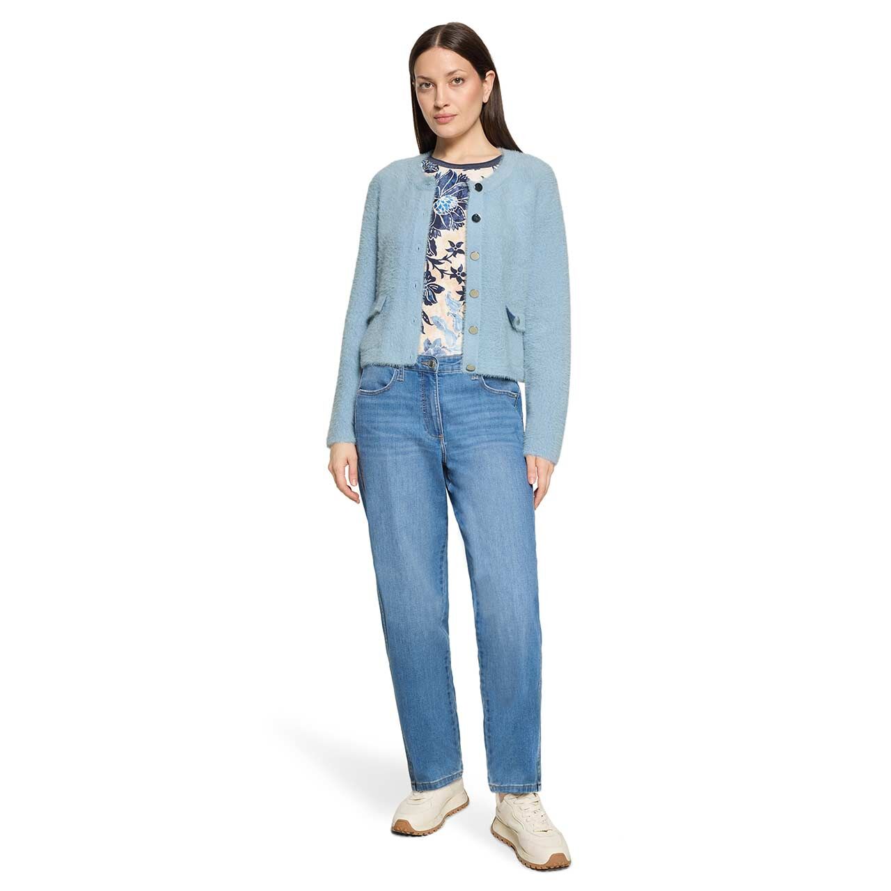 Damen Strickjacke von Betty Barclay in Hellblau, Vorderansicht am Model