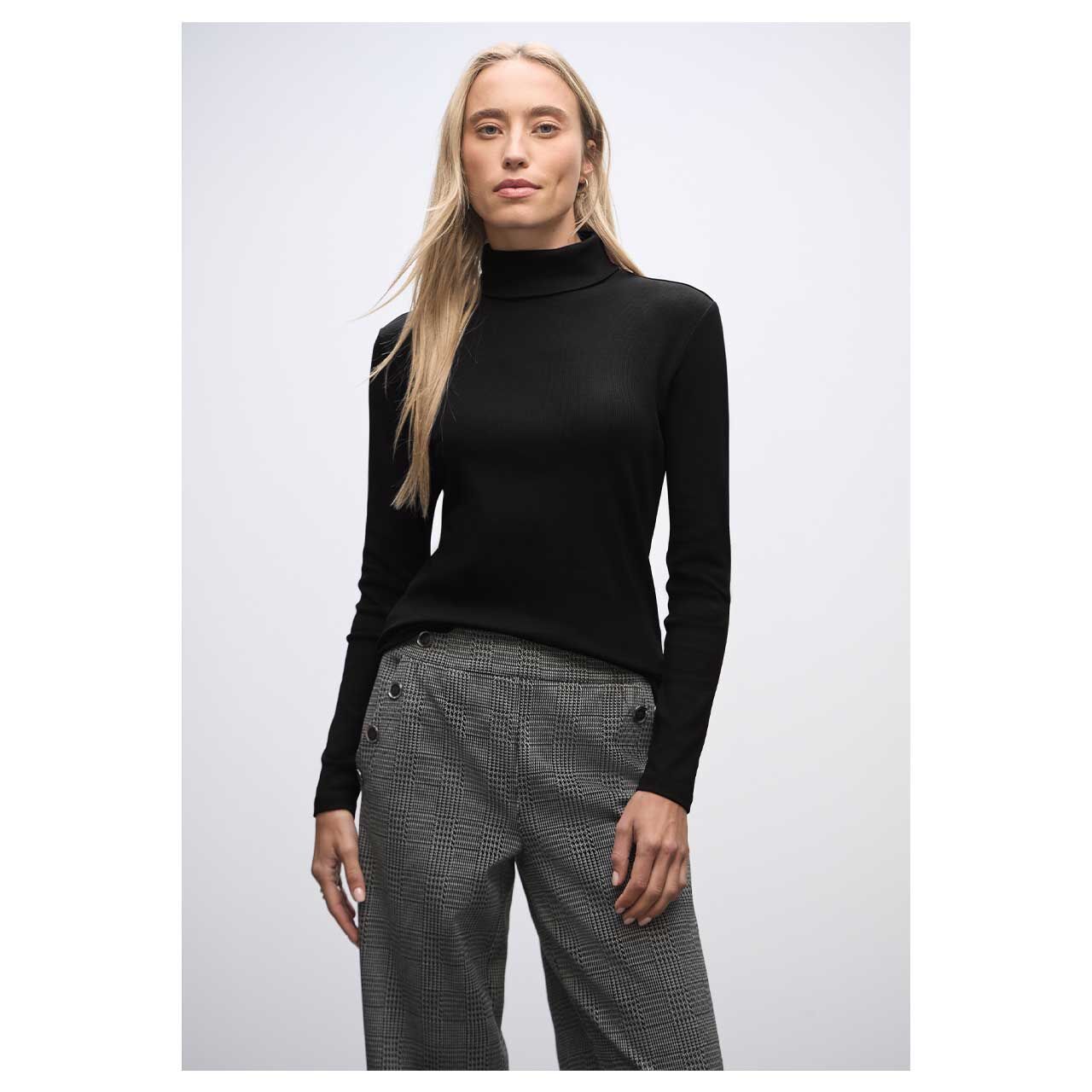 Damen Rollkragenshirt von Street One in Schwarz, Vorderansicht am Model