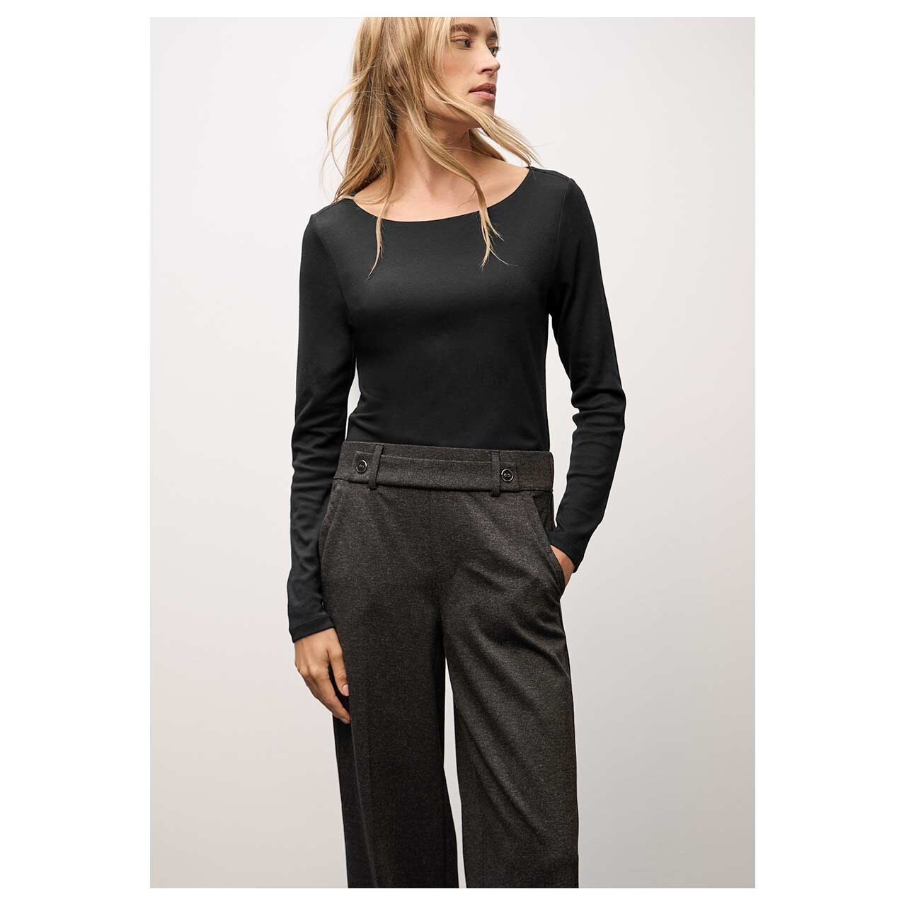 Damen Langarm Shirt Lanea von Street One in Schwarz, Rückansicht, detaillierte Vorderansicht am Model